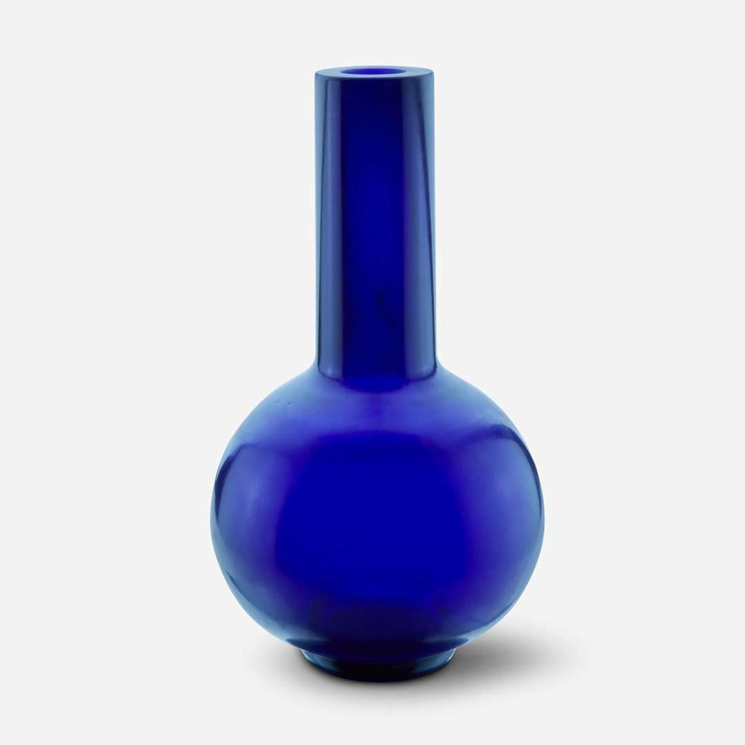 A Chinese cobalt blue glass bottle vase 钴蓝色玻璃天球瓶
