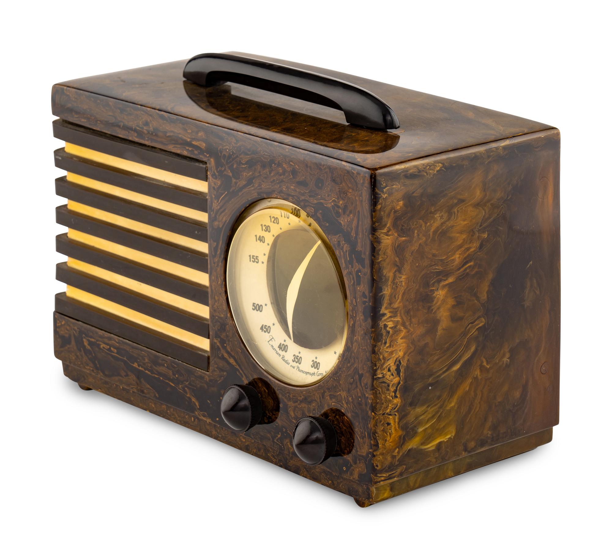 An Emerson Patriot Aristocrat 400 Radio