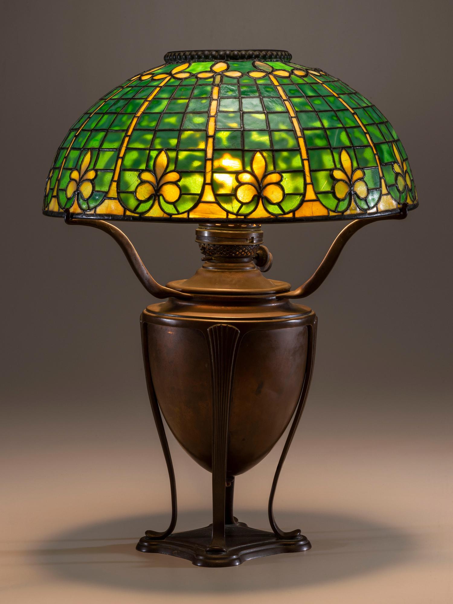 Fleur-de-Lis Table Lamp