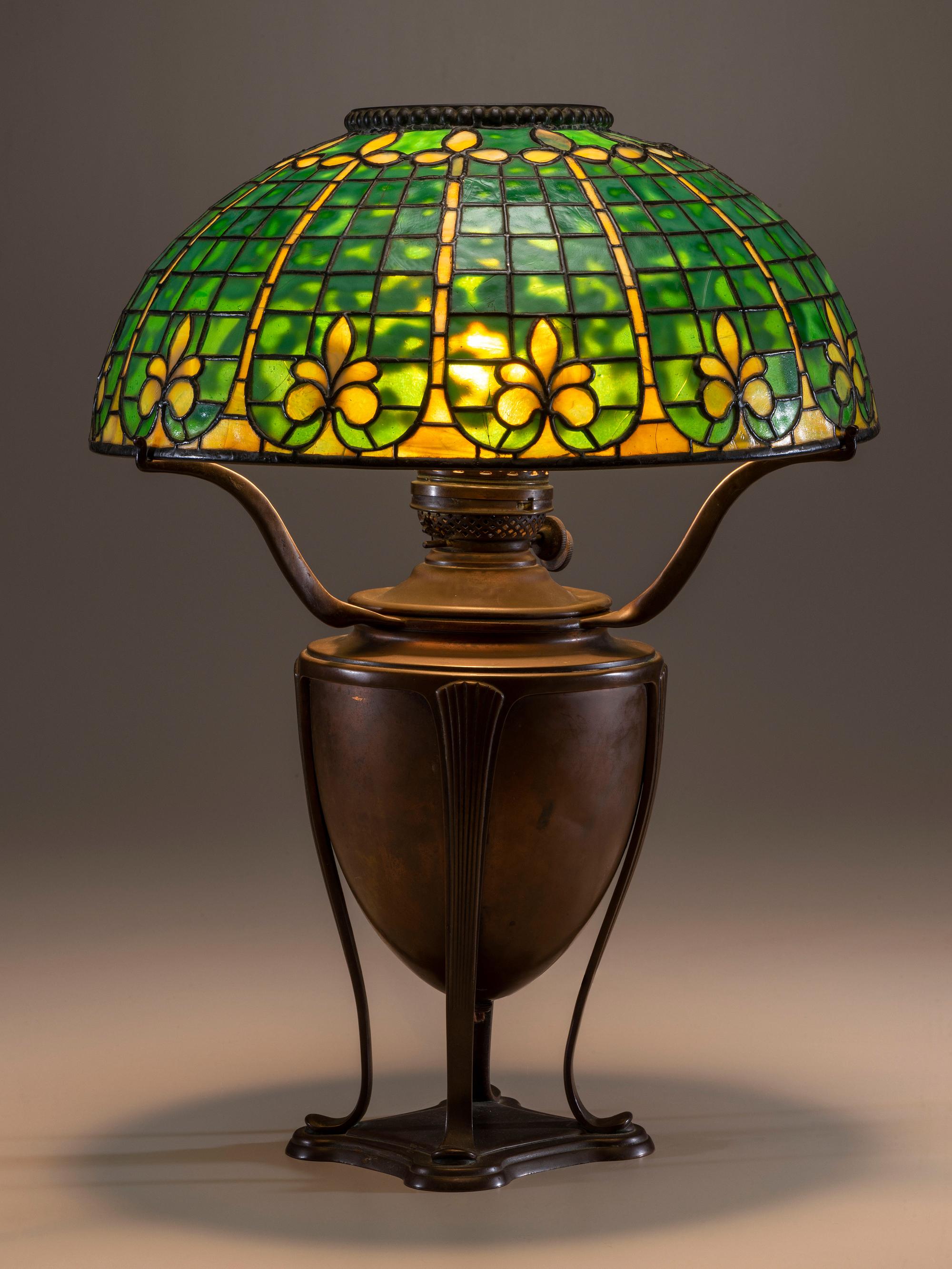 Fleur-de-Lis Table Lamp
