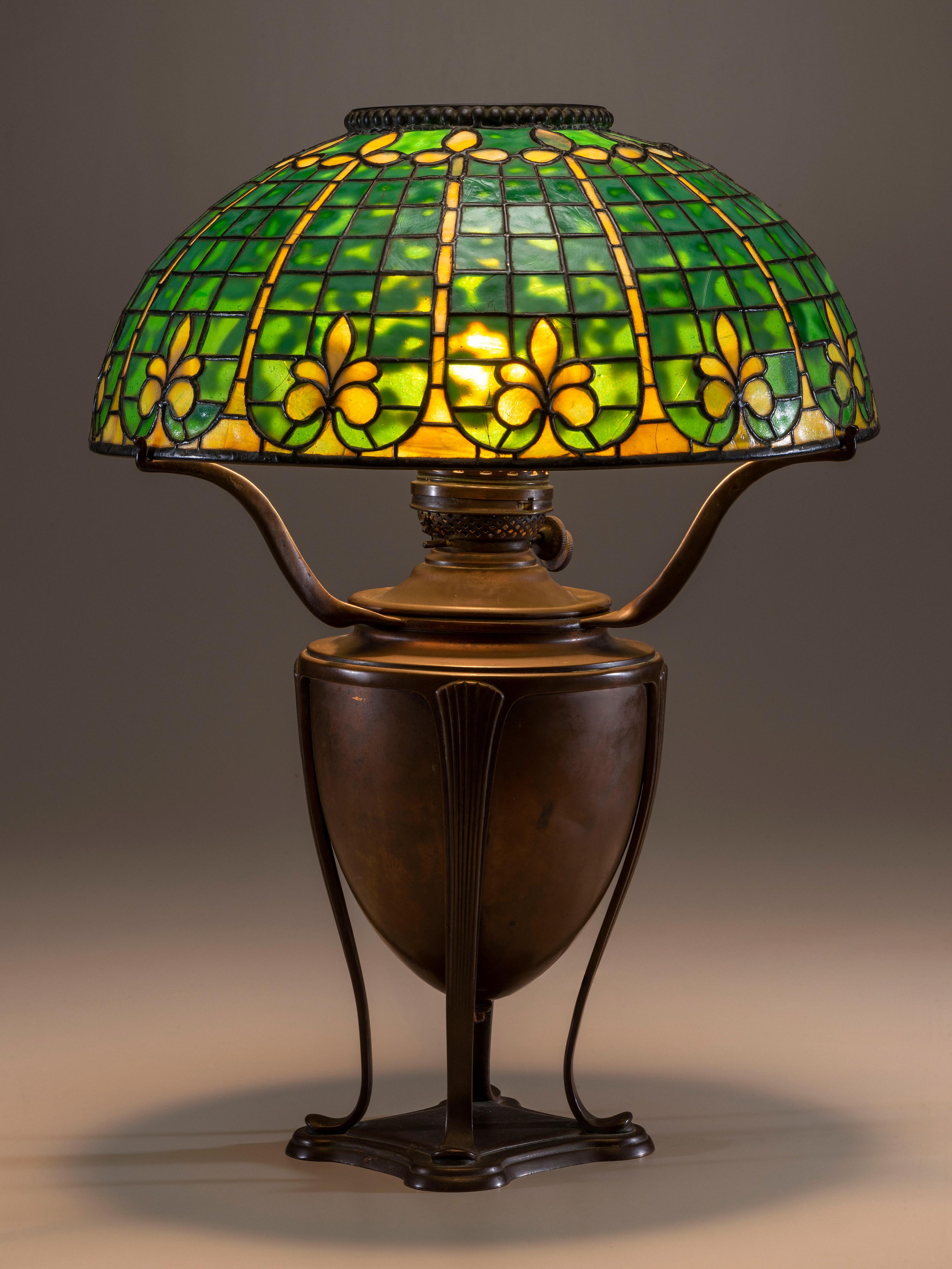 Fleur-de-Lis Table Lamp