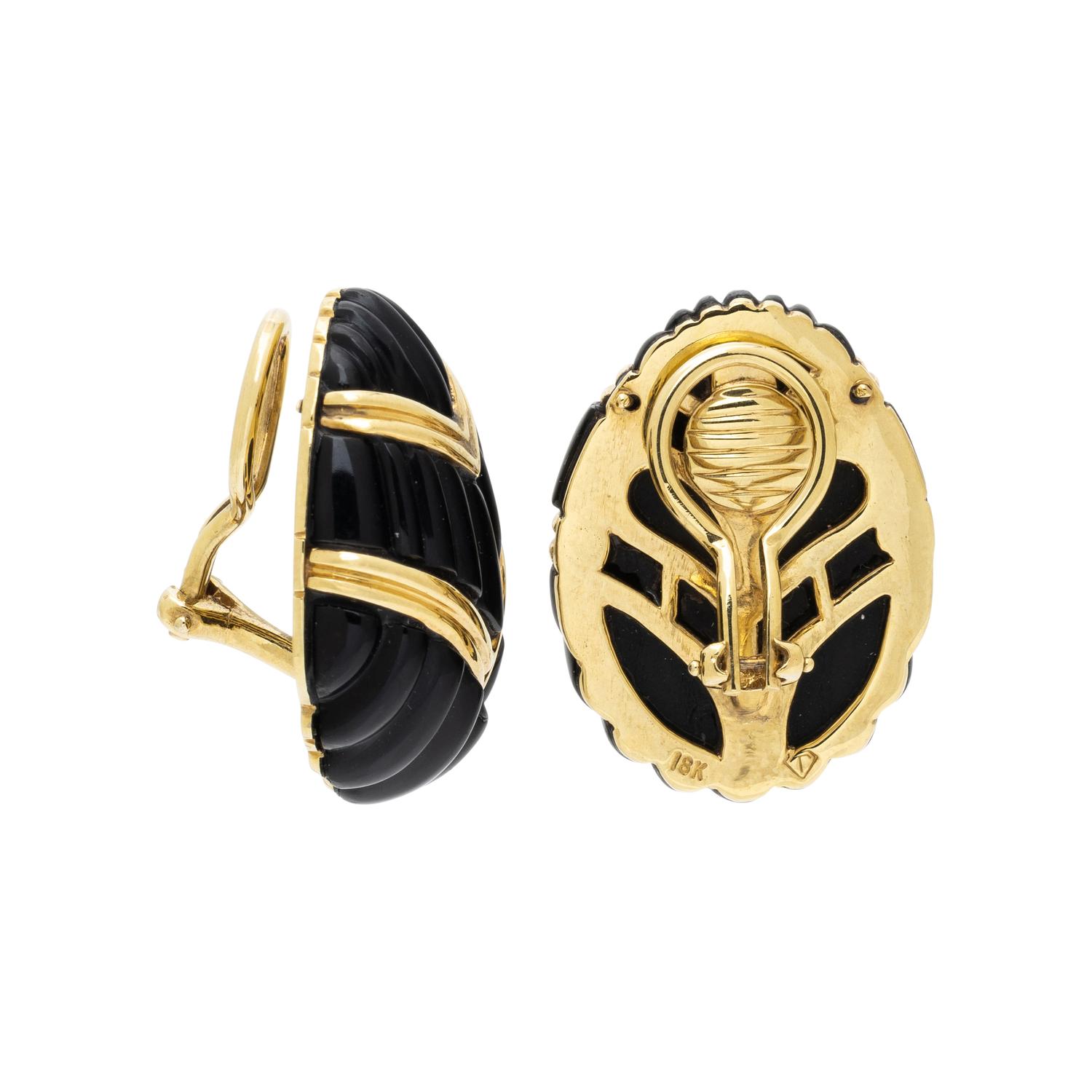 TURI, ONYX AND YELLOW GOLD EARRINGS