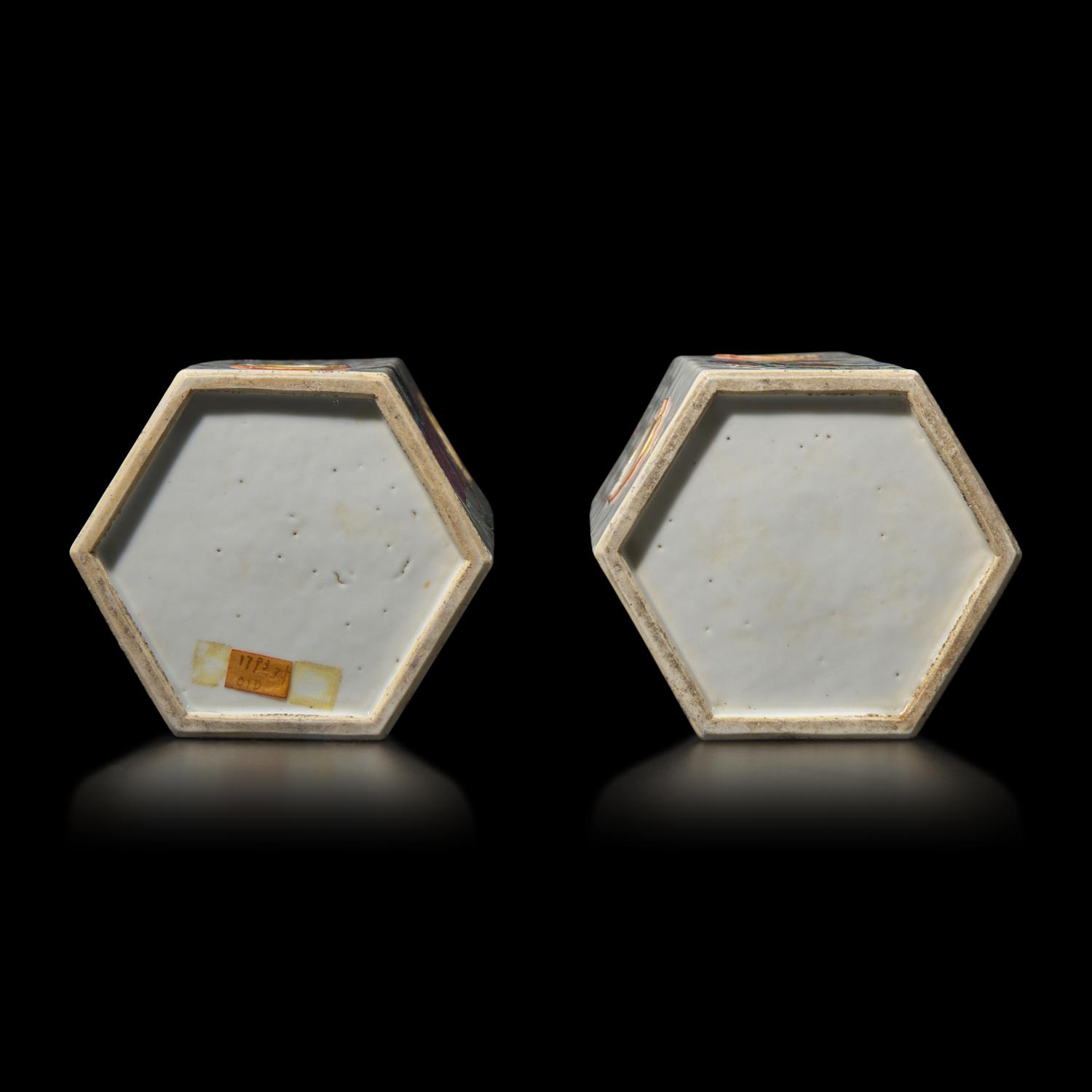 A Pair of Chinese Famille Rose Hexagonal 'Wushuangpu' Hat Stands, Qing Dynasty, 19th Century 清晚期 粉彩無雙譜帽桶一對
