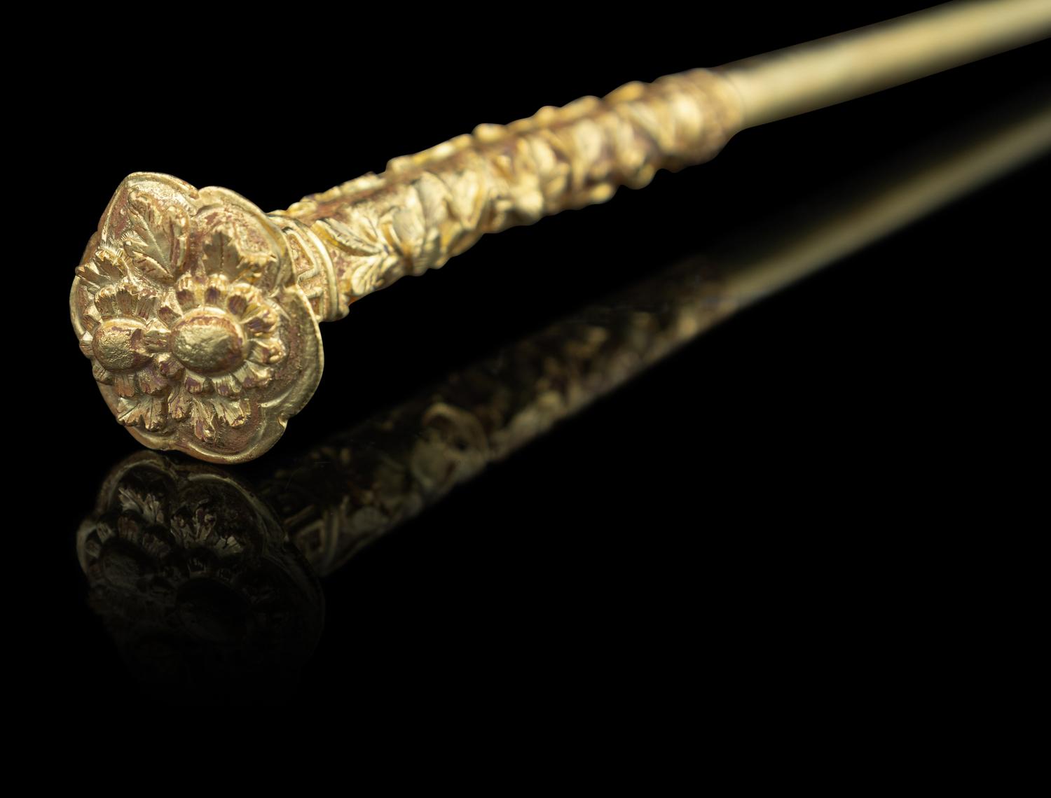 A Chinese Gold 'Floral’ Hairpin, Tongzan, Southern Song Dynasty 南宋 花卉紋金筒簪