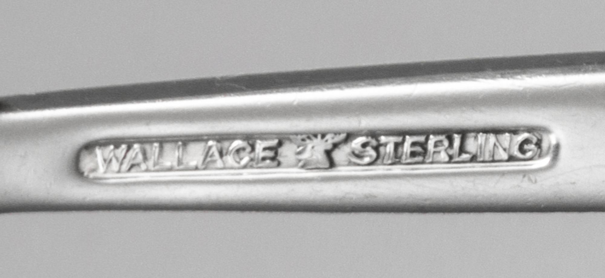 An American Silver Flatware Service, R. Wallace & Sons Mfg. Co., Wallingford, CT, Grand Baroque pattern, comprising: 5 dinner knives 7