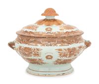 A Chinese Export Porcelain Fitzhugh Soup Tureen