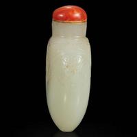 A Chinese greyish-white jade snuff bottle 青白玉鼻烟壶一件 Qing dynasty ?