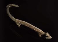 A rare Vietnamese bronze zoomorphic creature, Dong Son Culture, circa 500 BC 越南動物型青銅鉤 東山文化 約公元前500 年