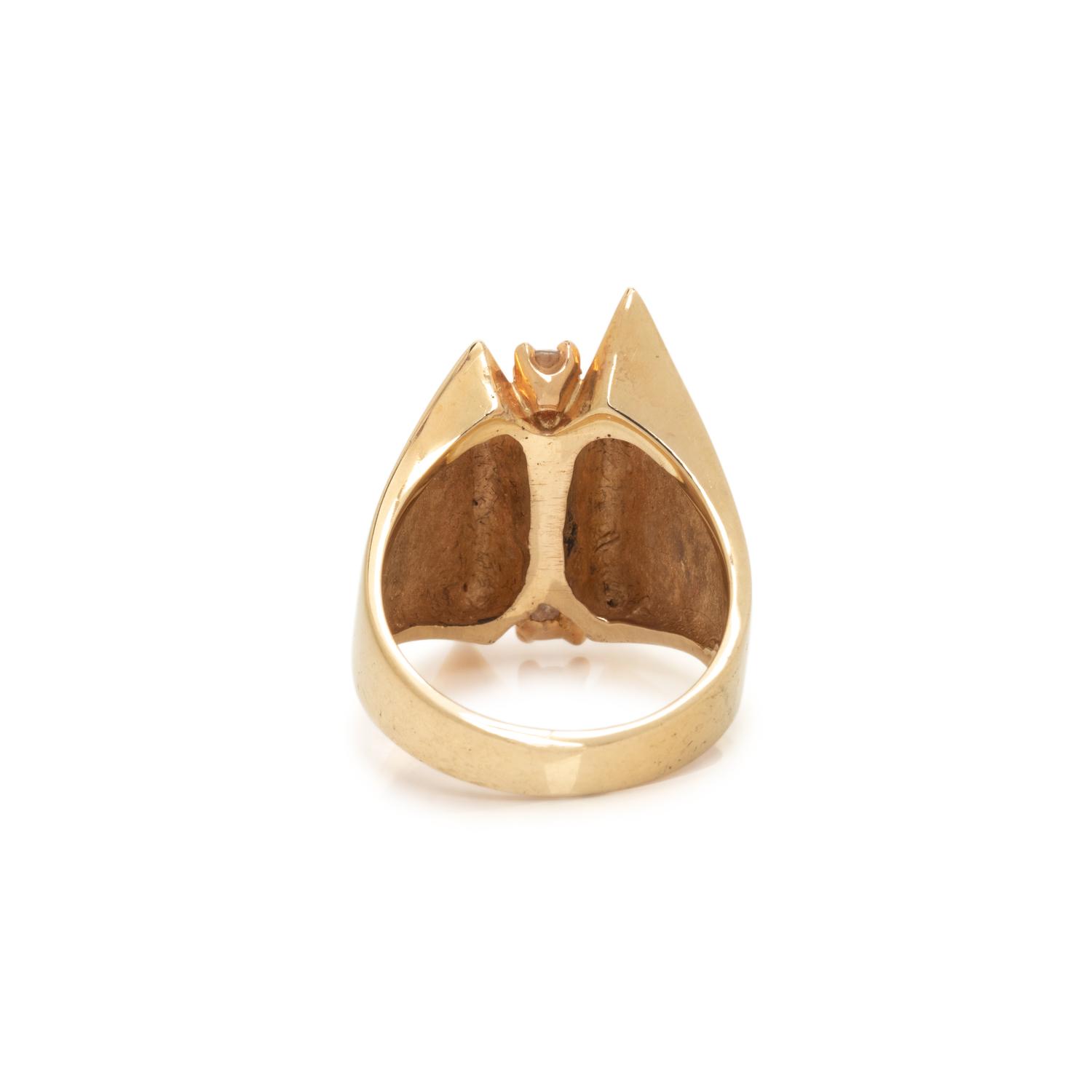 DIAMOND AND YELLOW GOLD RING