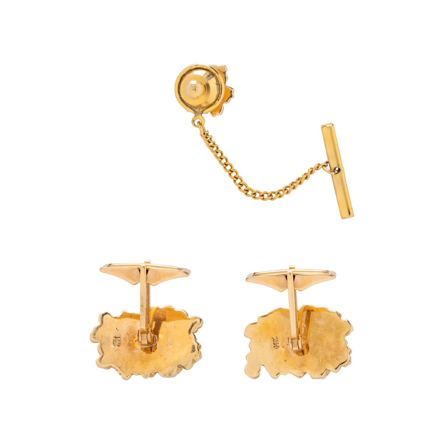 YELLOW GOLD AND BLACK STAR SAPPHIRE CUFFLINKS AND TIE PIN