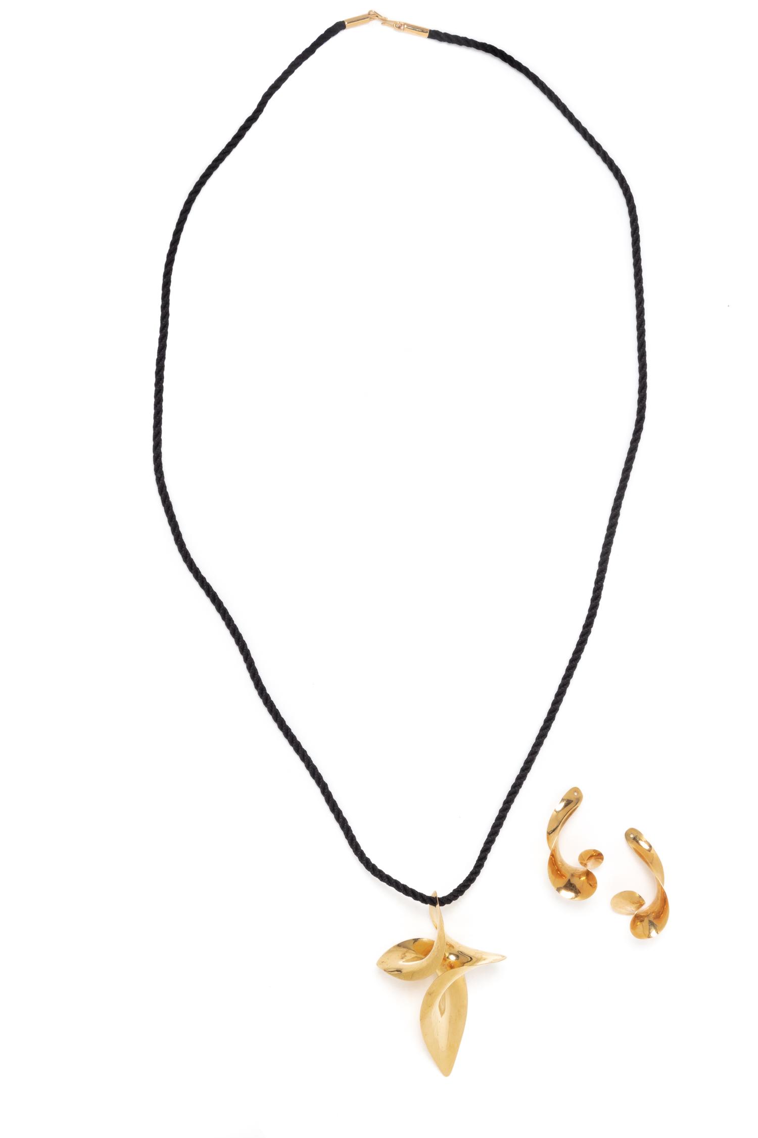 MICHAEL GOOD, YELLOW GOLD NECKLACE AND CLIP EARRINGS
