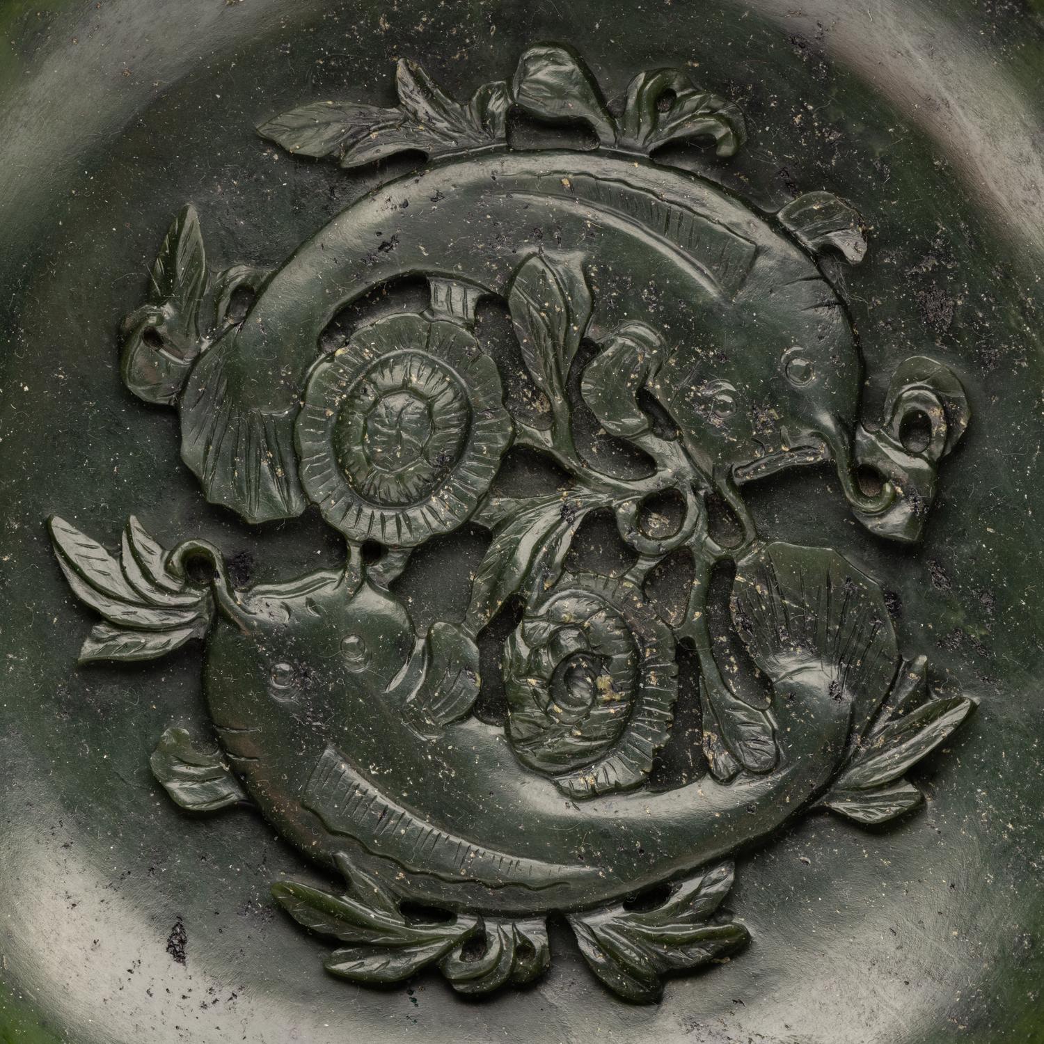 A Chinese Carved Spinach Jade Marriage Bowl, Late Qing/Republic Period 晚清/民國 碧玉雙魚活環洗