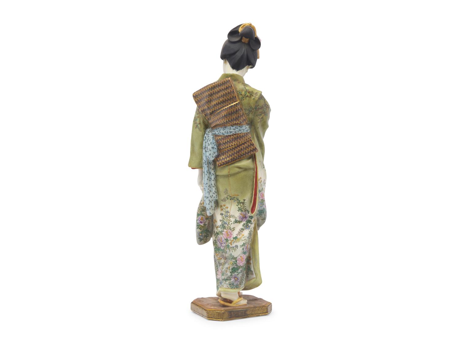 A Japanese Satsuma-Type Pottery Figure of a Bijin, Kinkozan Studios, Late 19th/Early 20th Century