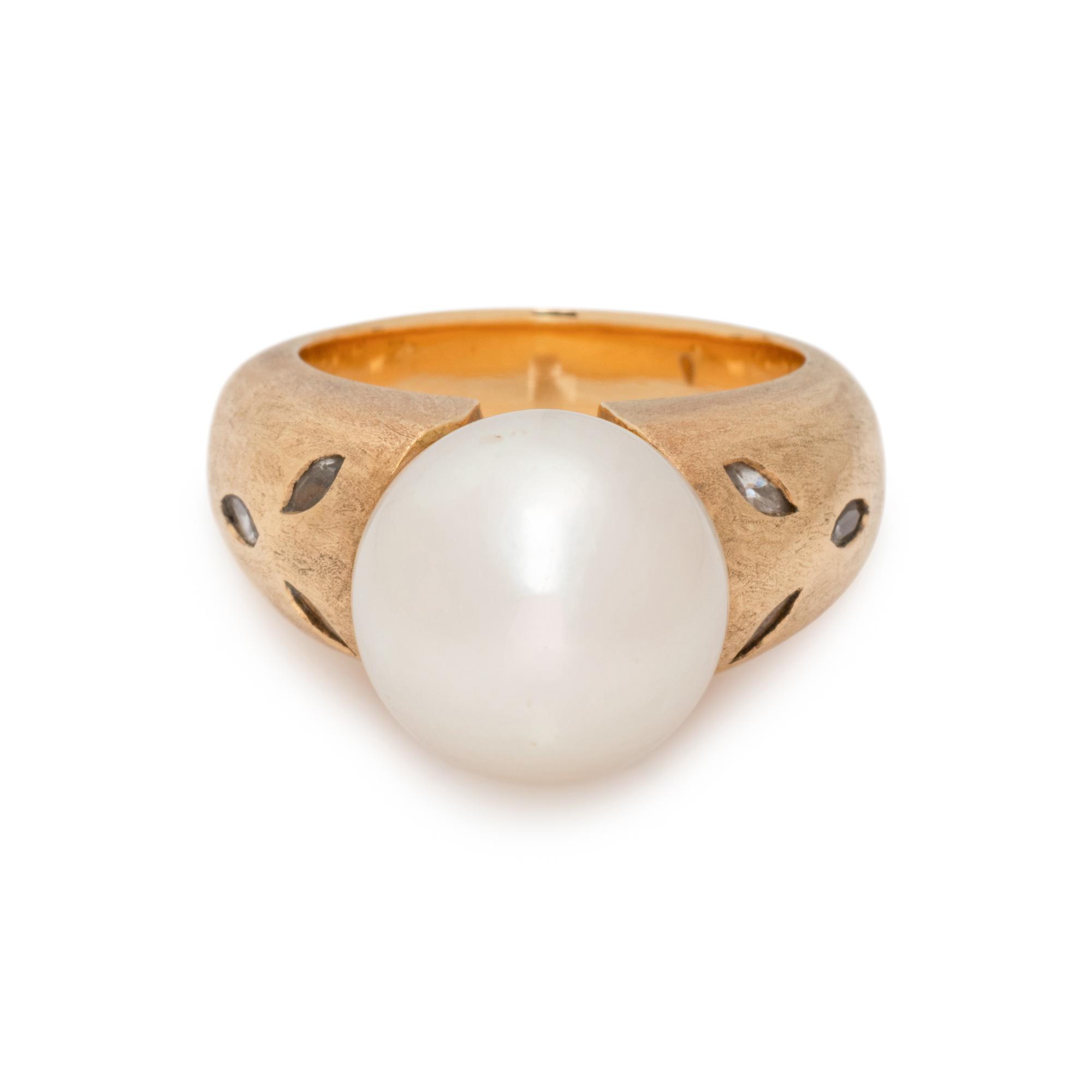 YELLOW GOLD, CULTURED SOUTH SEA PEARL AND DIAMOND RING