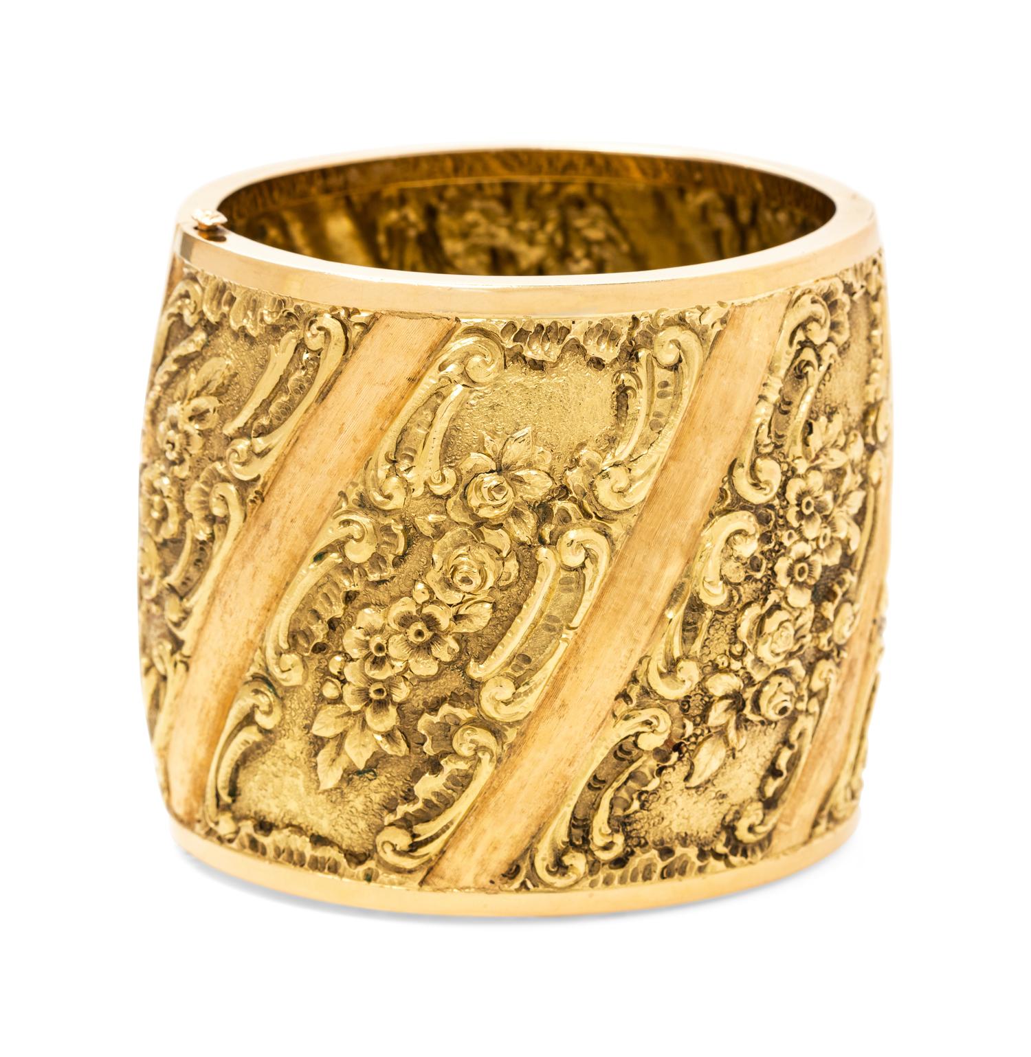 An 18 Karat Yellow Gold Bangle Bracelet, Italian,