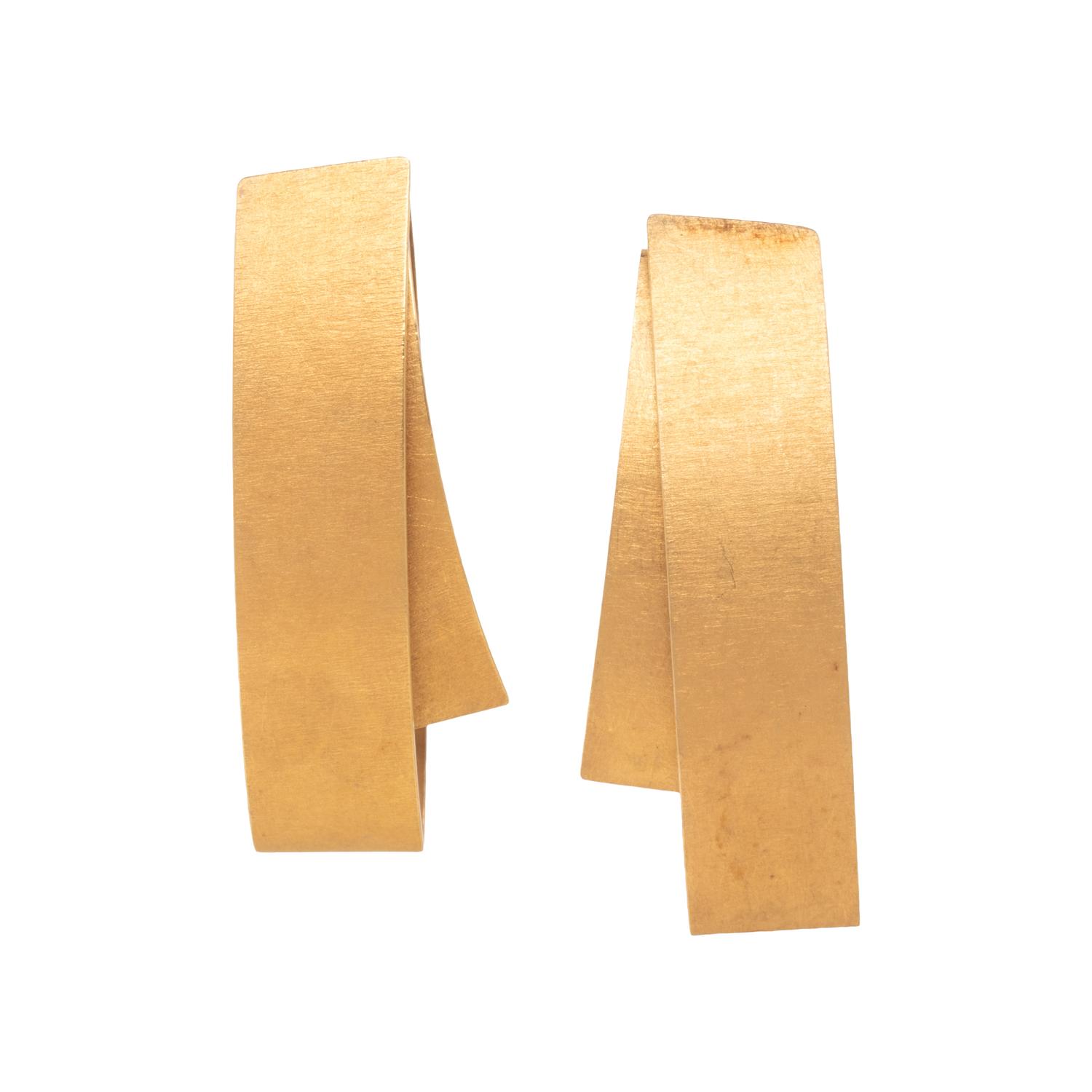 ATTRIBUTED TO ULLA AND MARTIN KAUFMANN, YELLOW GOLD CLIP EARRINGS