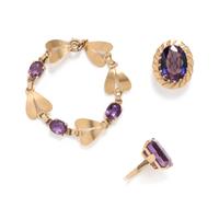 COLLECTION OF YELLOW GOLD AND AMETHYST JEWELRY