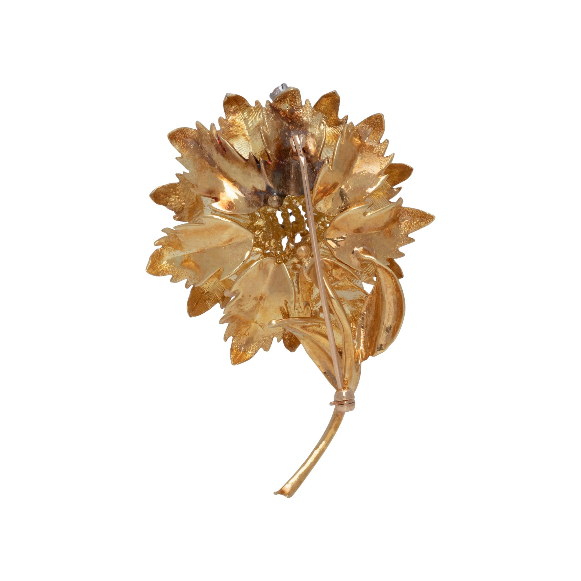 YELLOW GOLD, SAPPHIRE AND DIAMOND FLOWER BROOCH