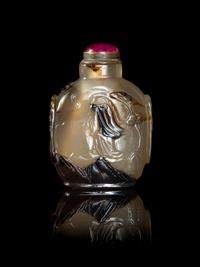 A Carved Silhouette Agate Snuff Bottle