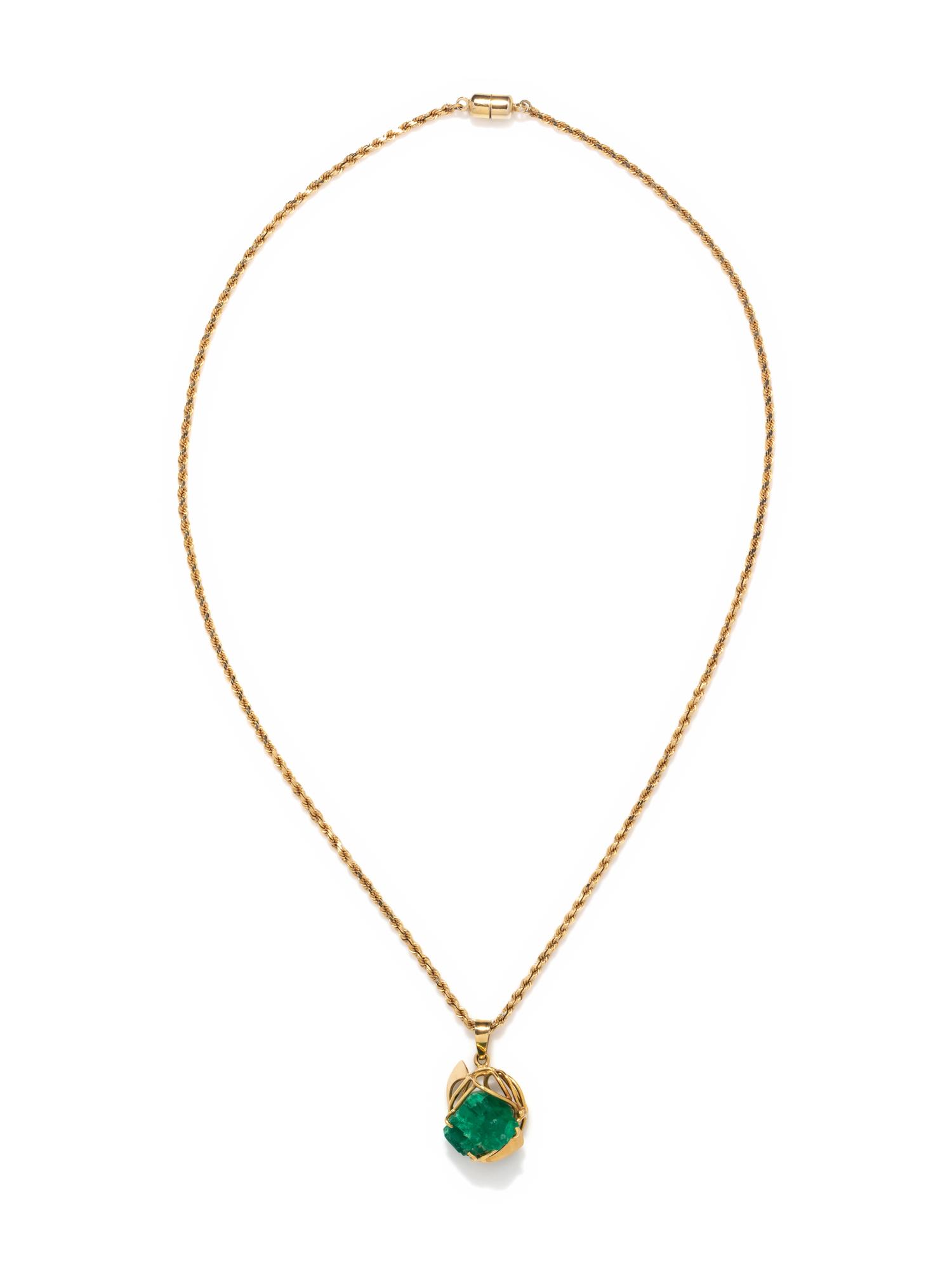 YELLOW GOLD AND EMERALD PENDANT NECKLACE