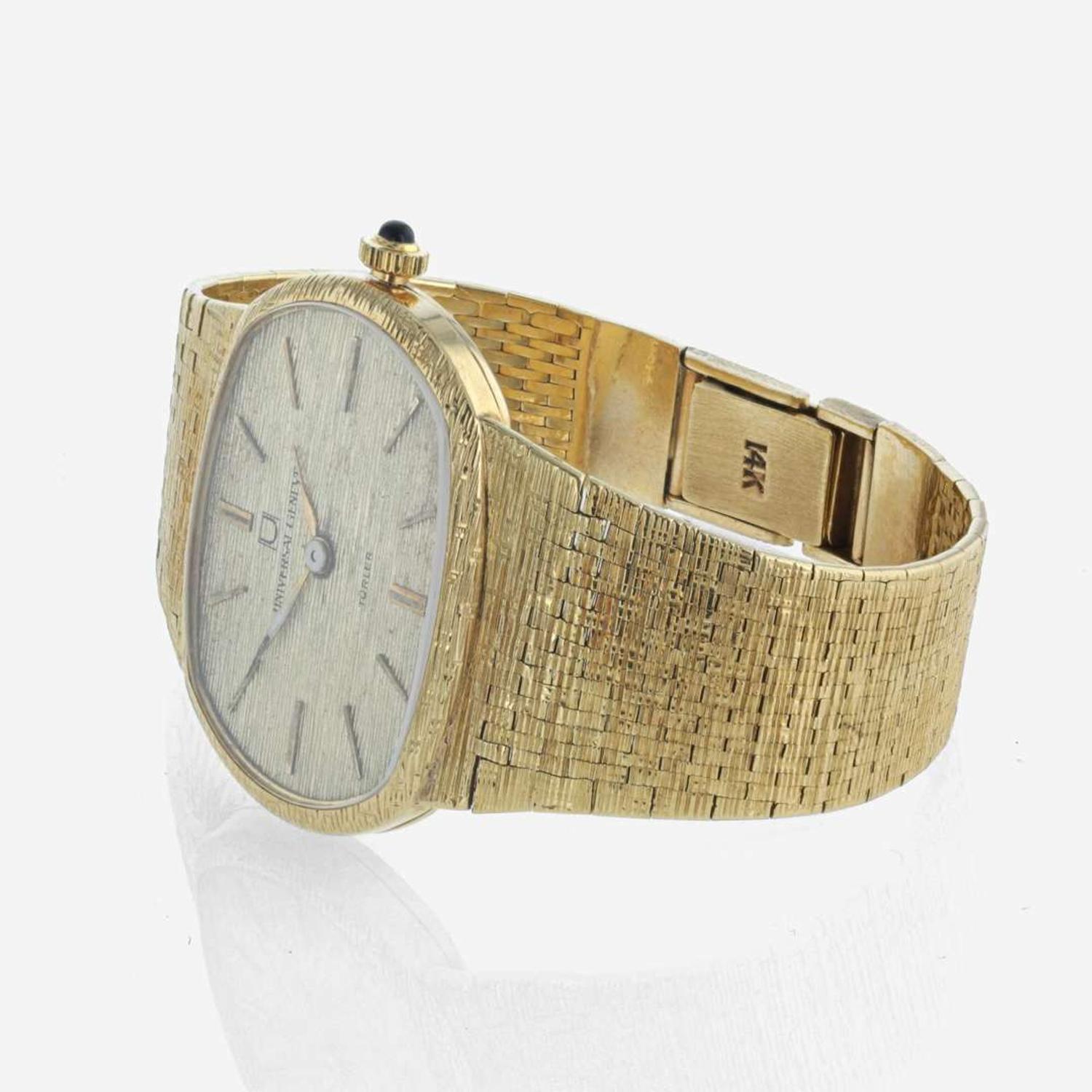 A 14K yellow gold wristwatch, Universal