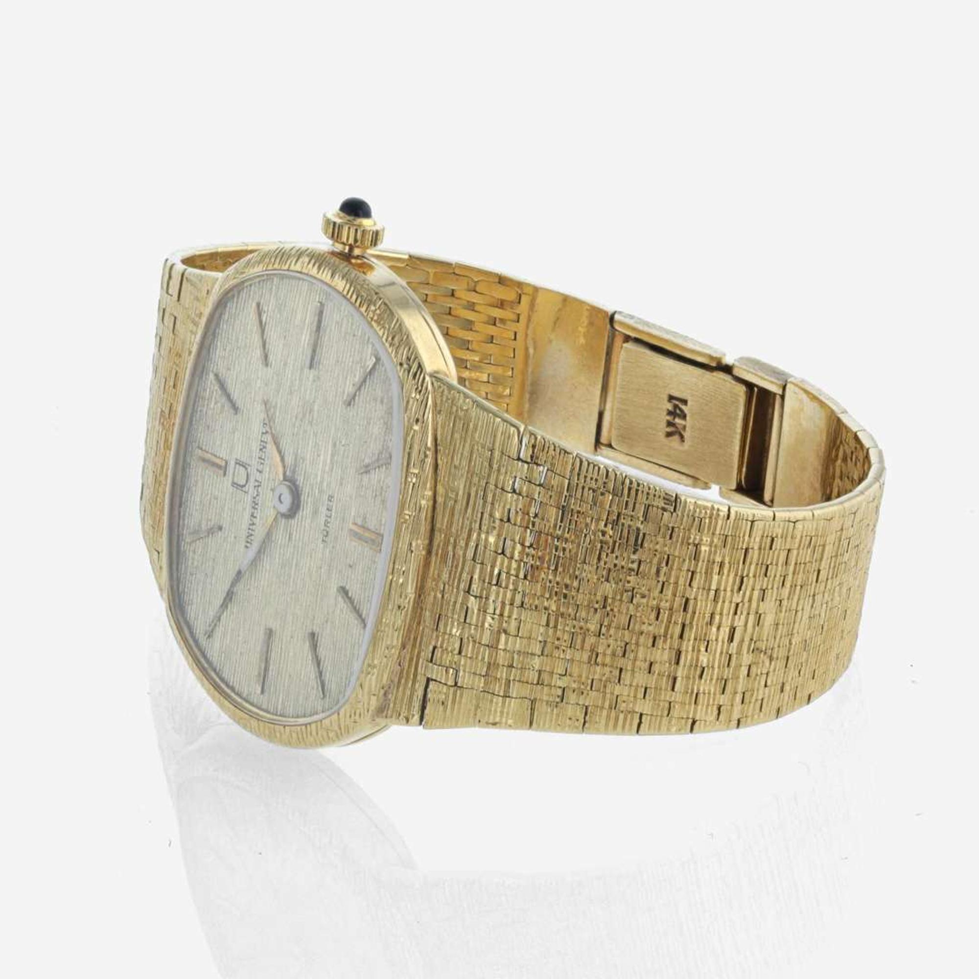 A 14K yellow gold wristwatch, Universal