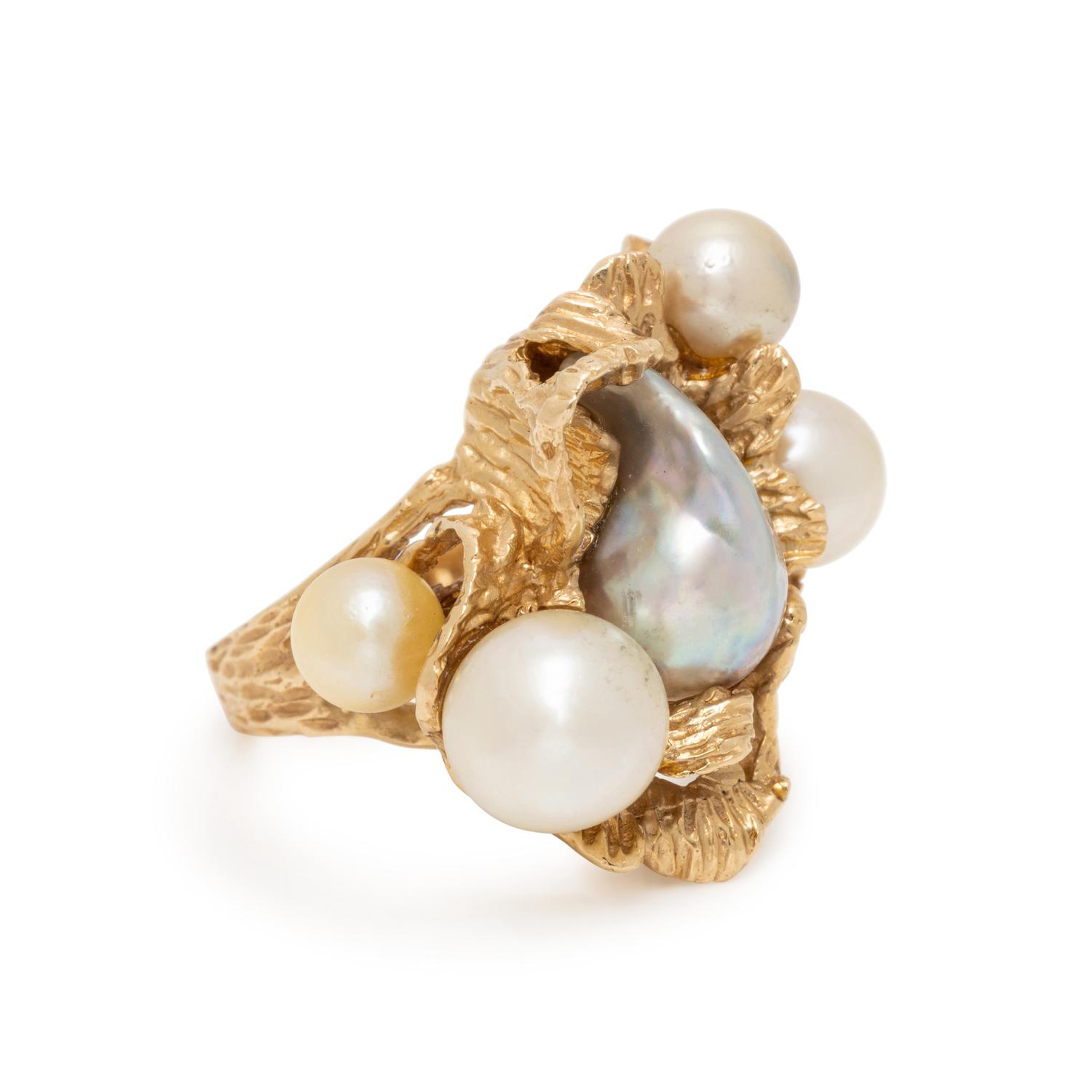 YELLOW GOLD AND CULTURED PEARL RING