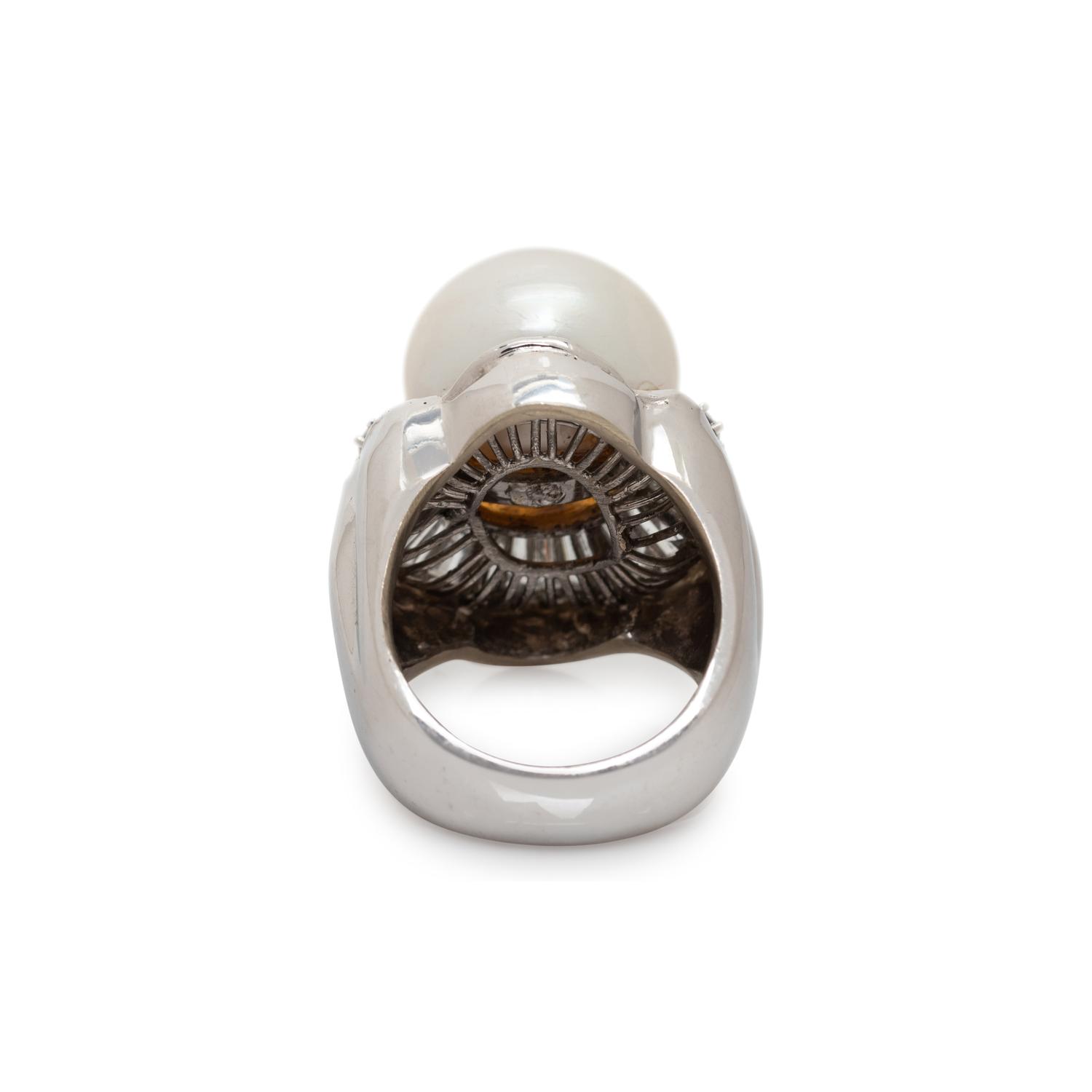 CULTURED SOUTH SEA PEARL AND DIAMOND RING