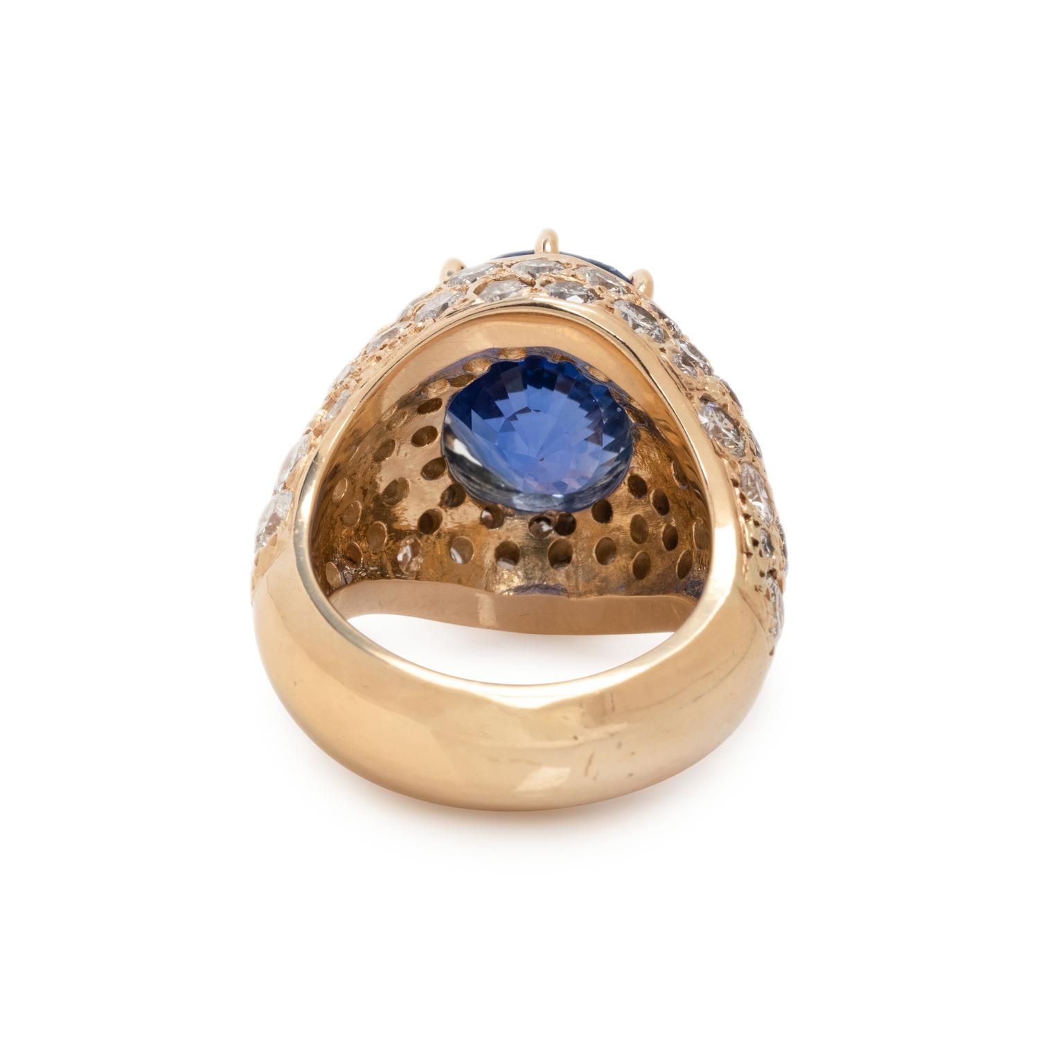 SAPPHIRE AND DIAMOND RING