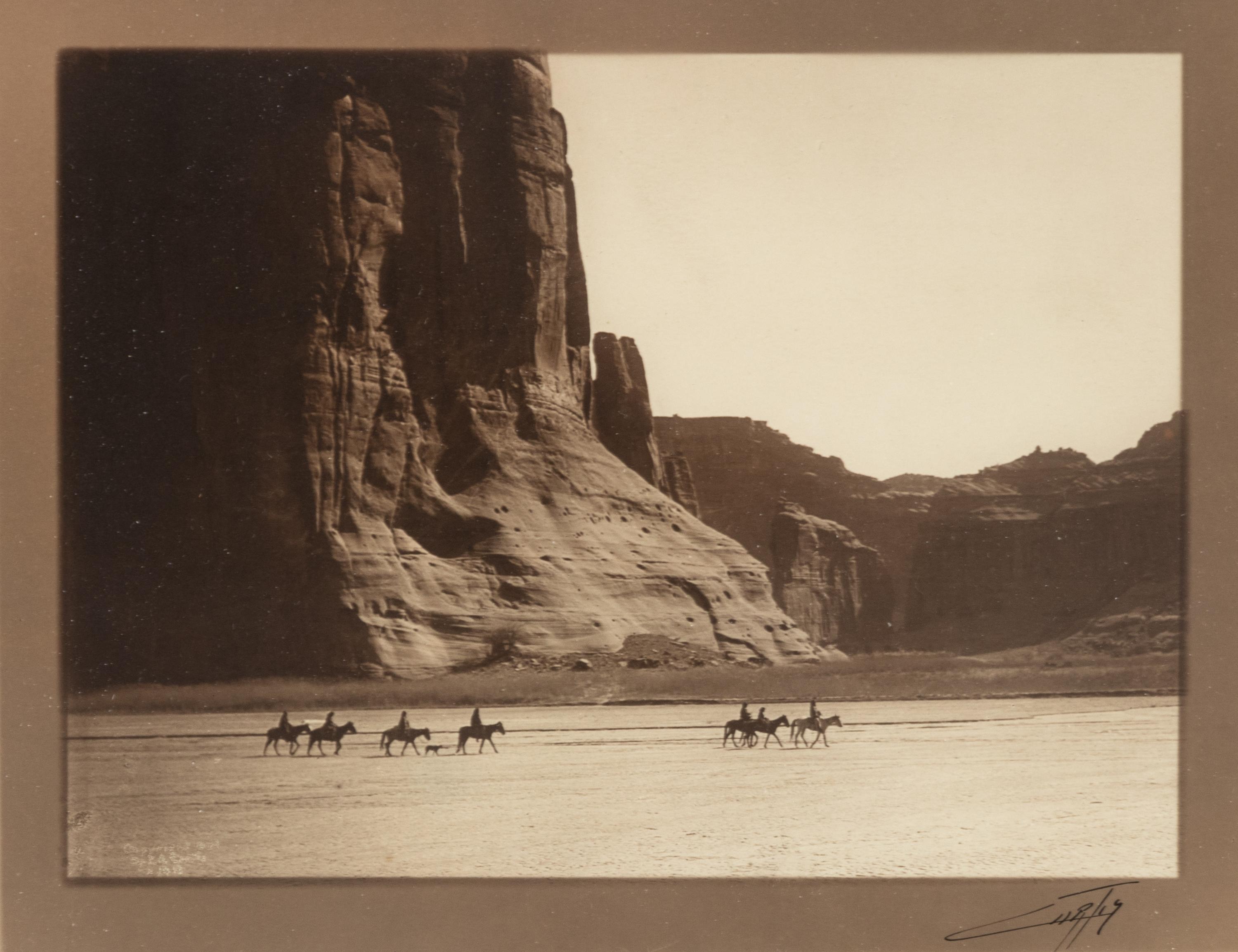 CURTIS, Edward S. (1868-1952), photographer. Canyon de Chelly .