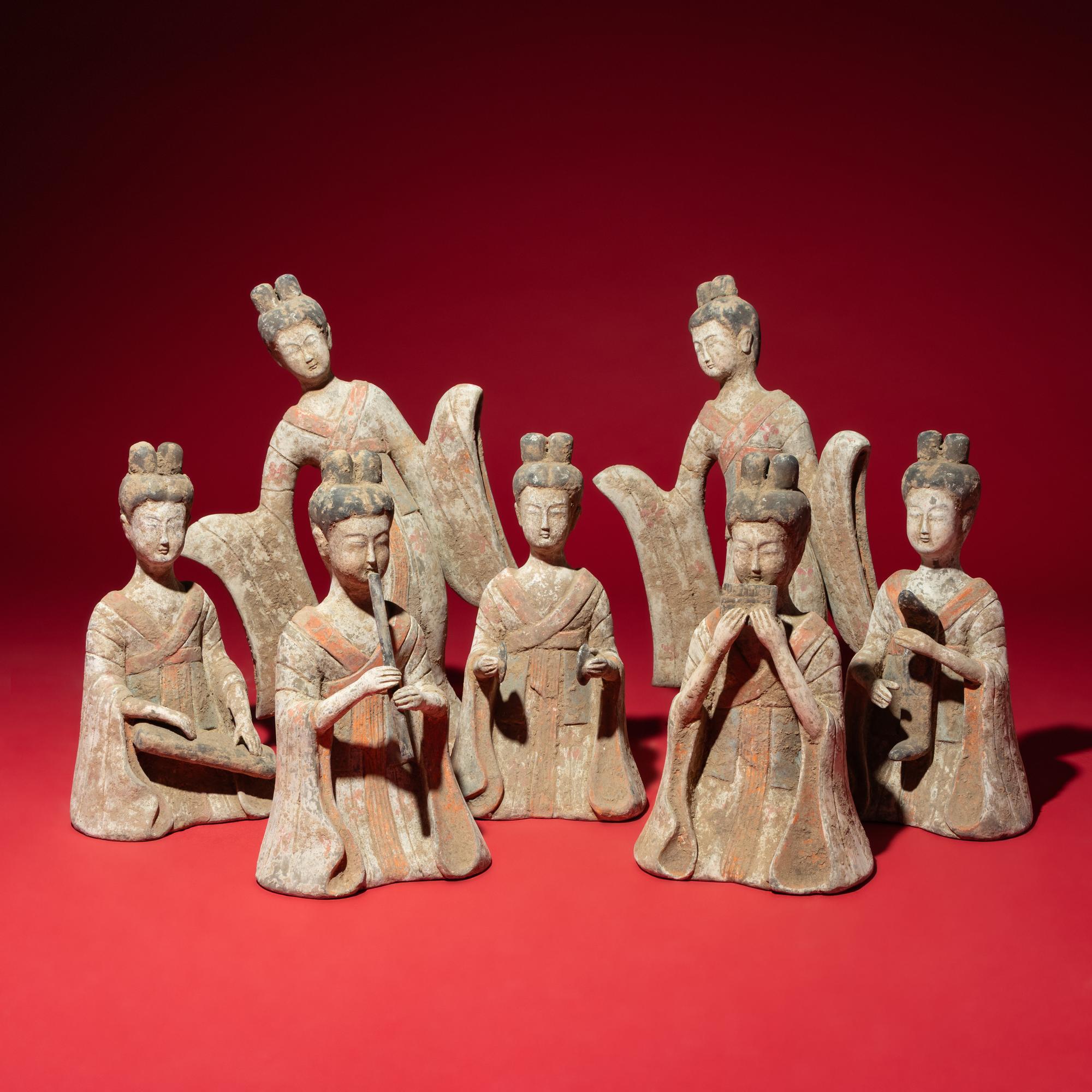 A Group of Seven Chinese Painted Pottery Figures of Musicians and Dancers, Sui-Tang Dynasty — 隋-唐 彩繪陶伎樂舞俑一組七件