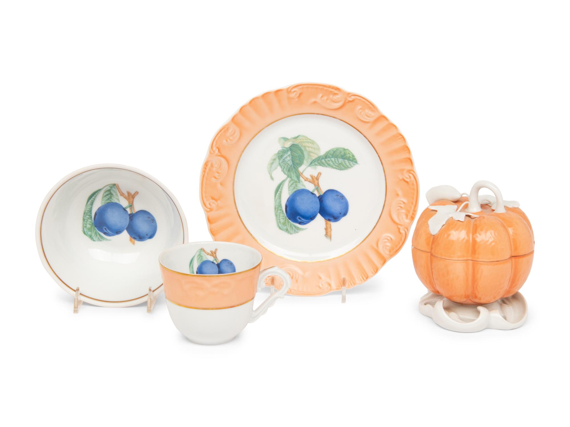 A Mottahedeh Porcelain Table Service