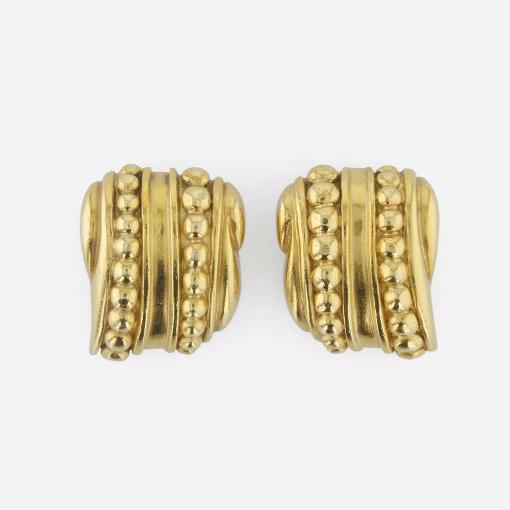 An 18K yellow gold pair of ear clips