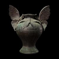 A Large and Unusual Japanese Bronze 'Butterflies' Vase, Meiji/Taisho Period 日本明治/大正時期 銅蝴蝶大瓶