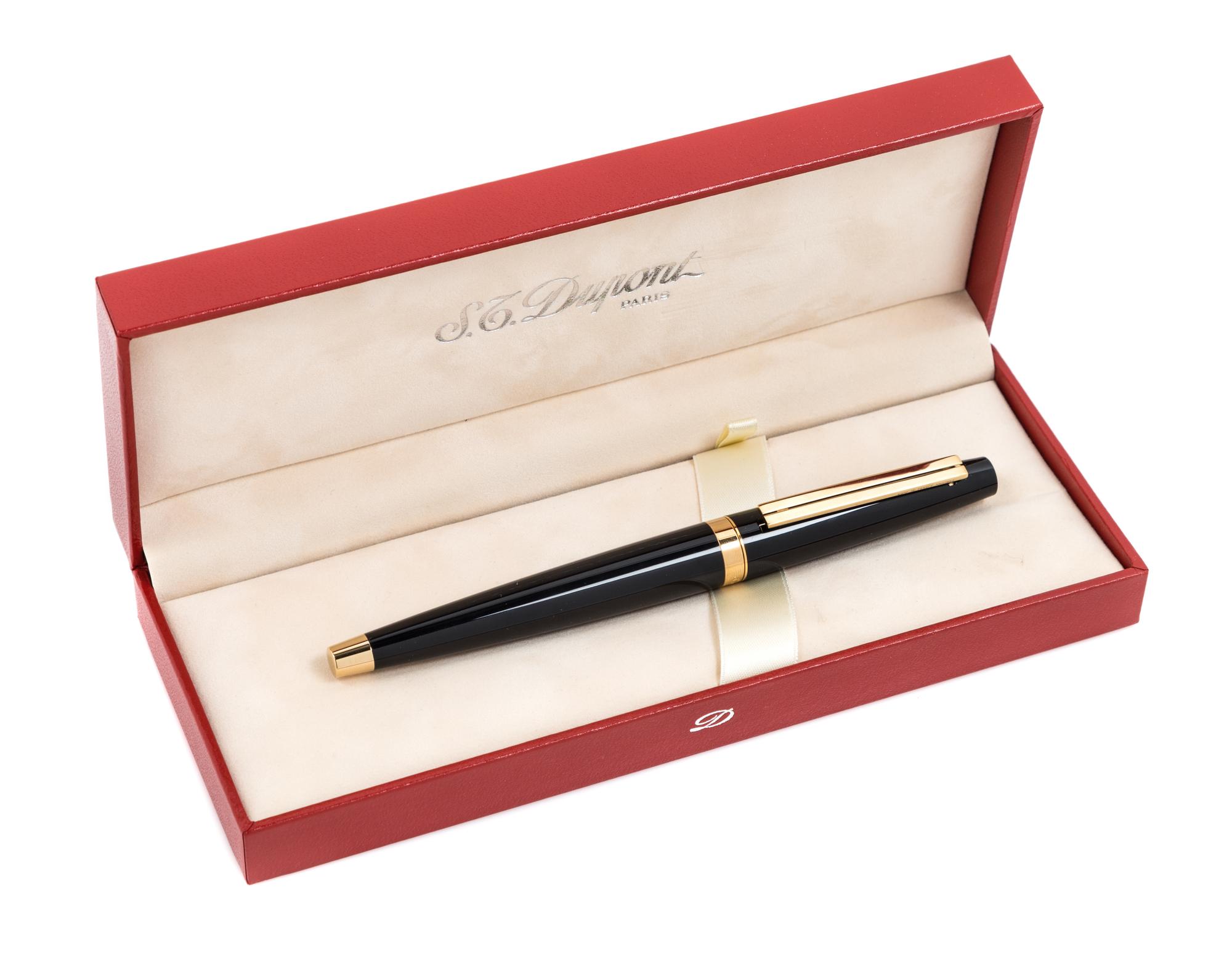 An S.T. Dupont Ellipsis: Composite Noir Fountain Pen