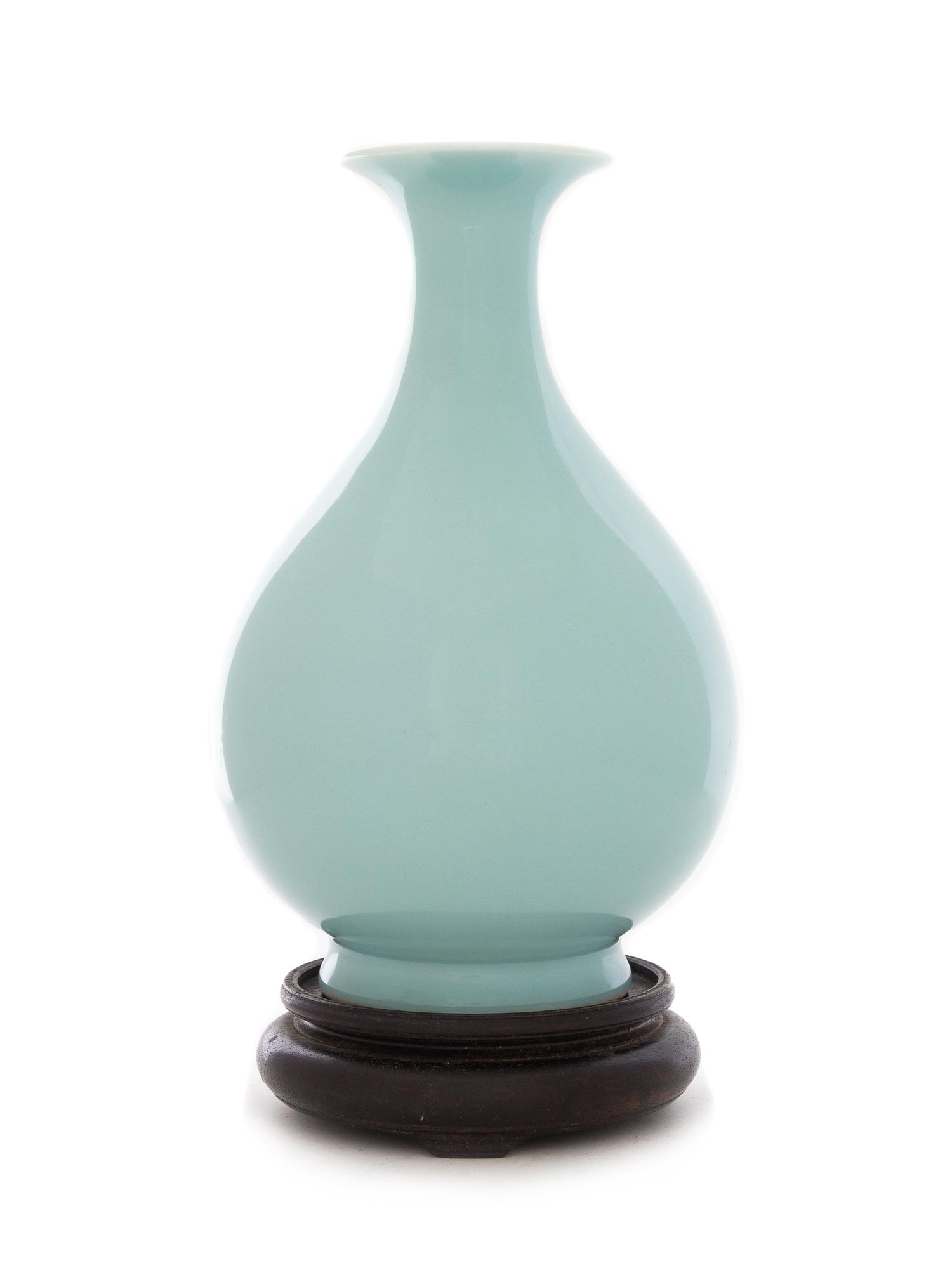 A Clair-de-Lune Glazed Porcelain Bottle Vase, Yuhuchunping Height 9 1/2 inches.