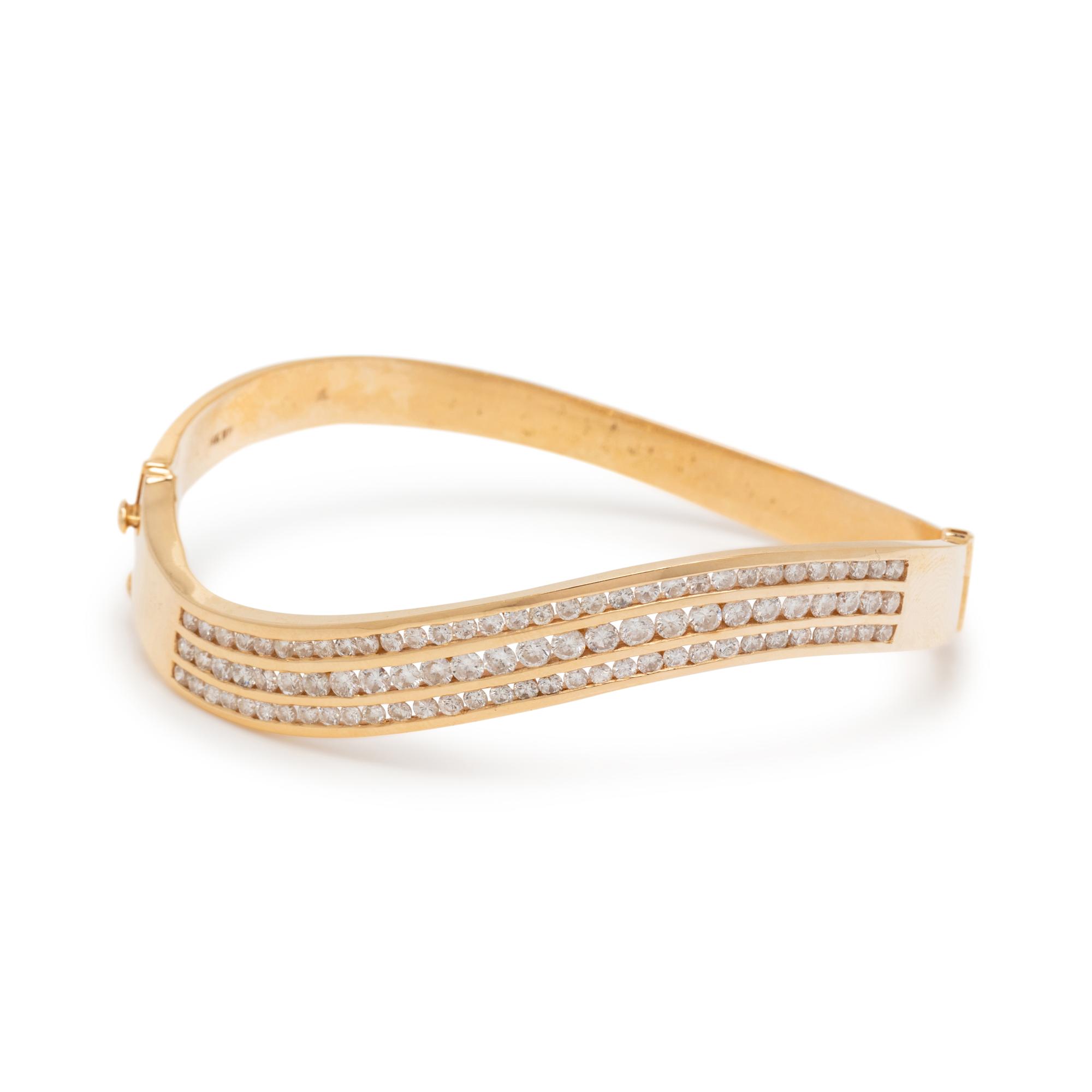 YELLOW GOLD AND DIAMOND BANGLE BRACELET