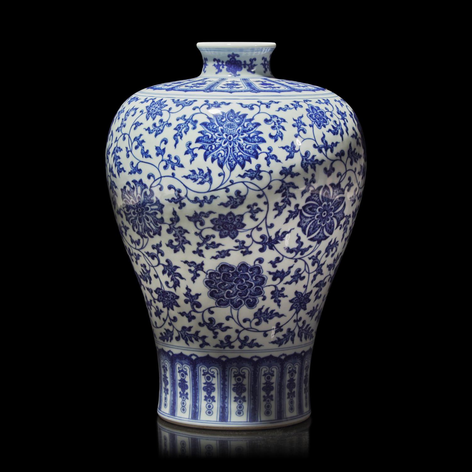 A Chinese Blue and White Porcelain Meiping Vase 青花纏枝西番蓮紋梅瓶
