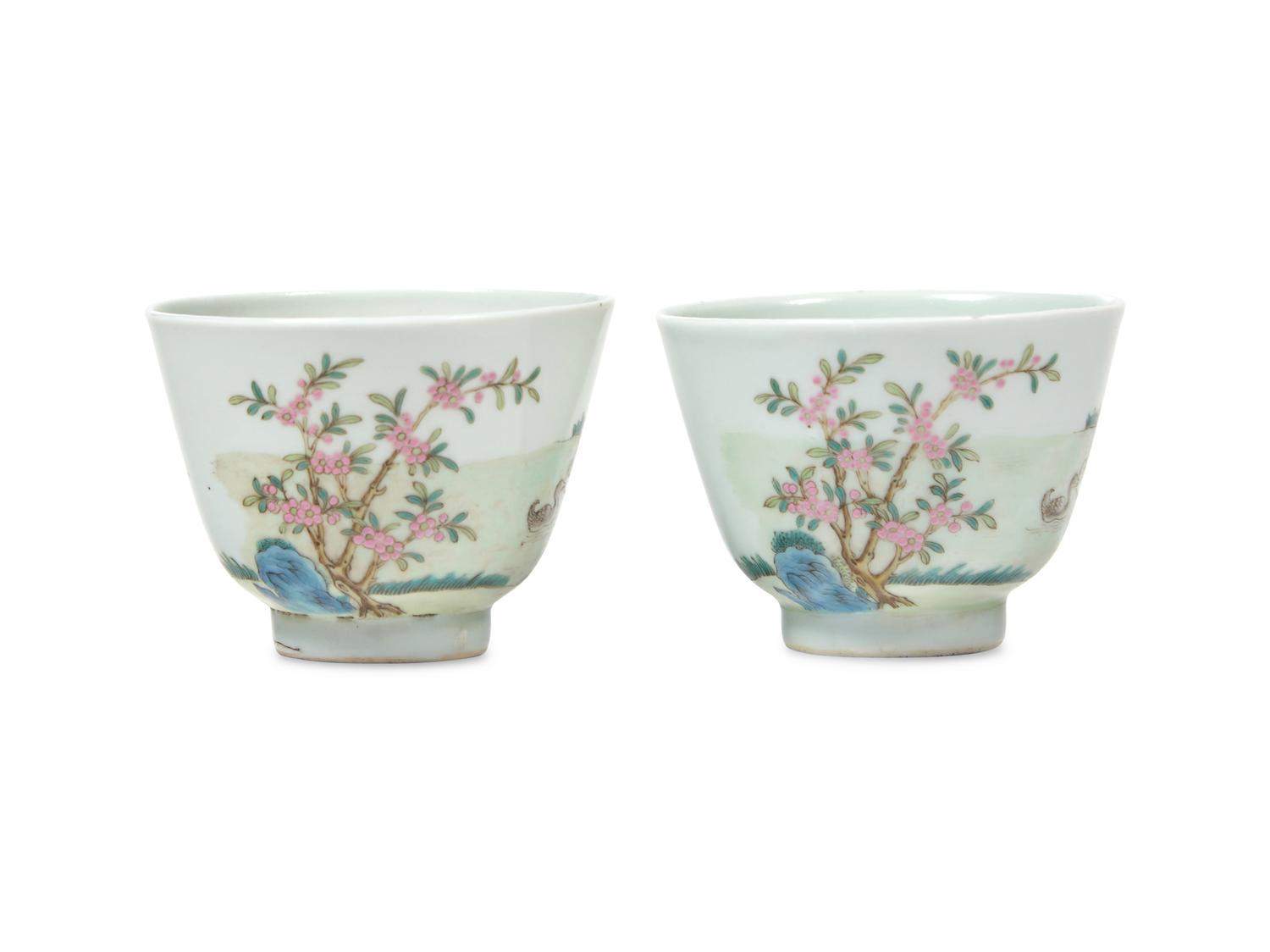 A Pair of Chinese Famille Rose "Ducks" Cups 粉彩游鳧杯一對