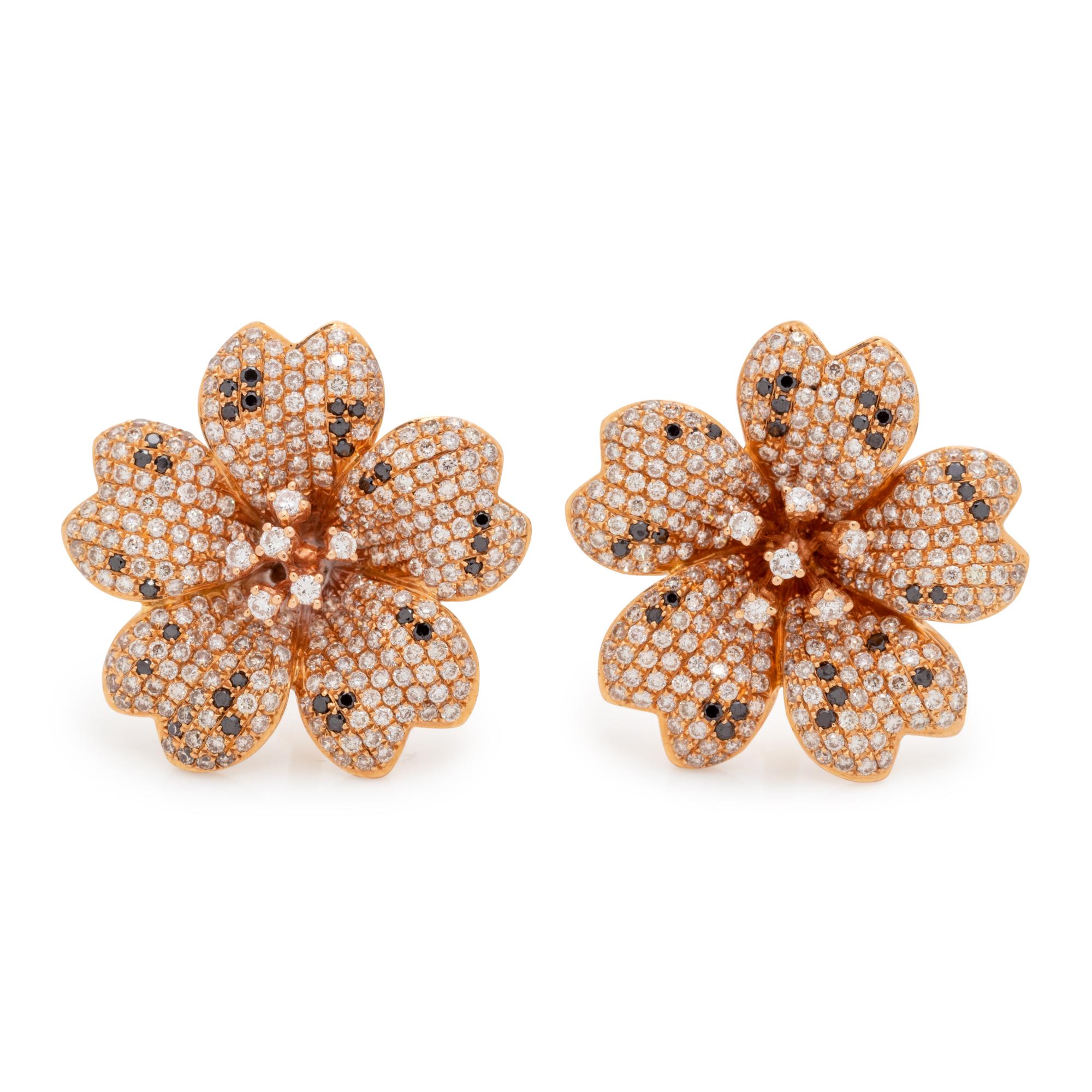 DIAMOND AND BLACK DIAMOND FLOWER EARCLIPS