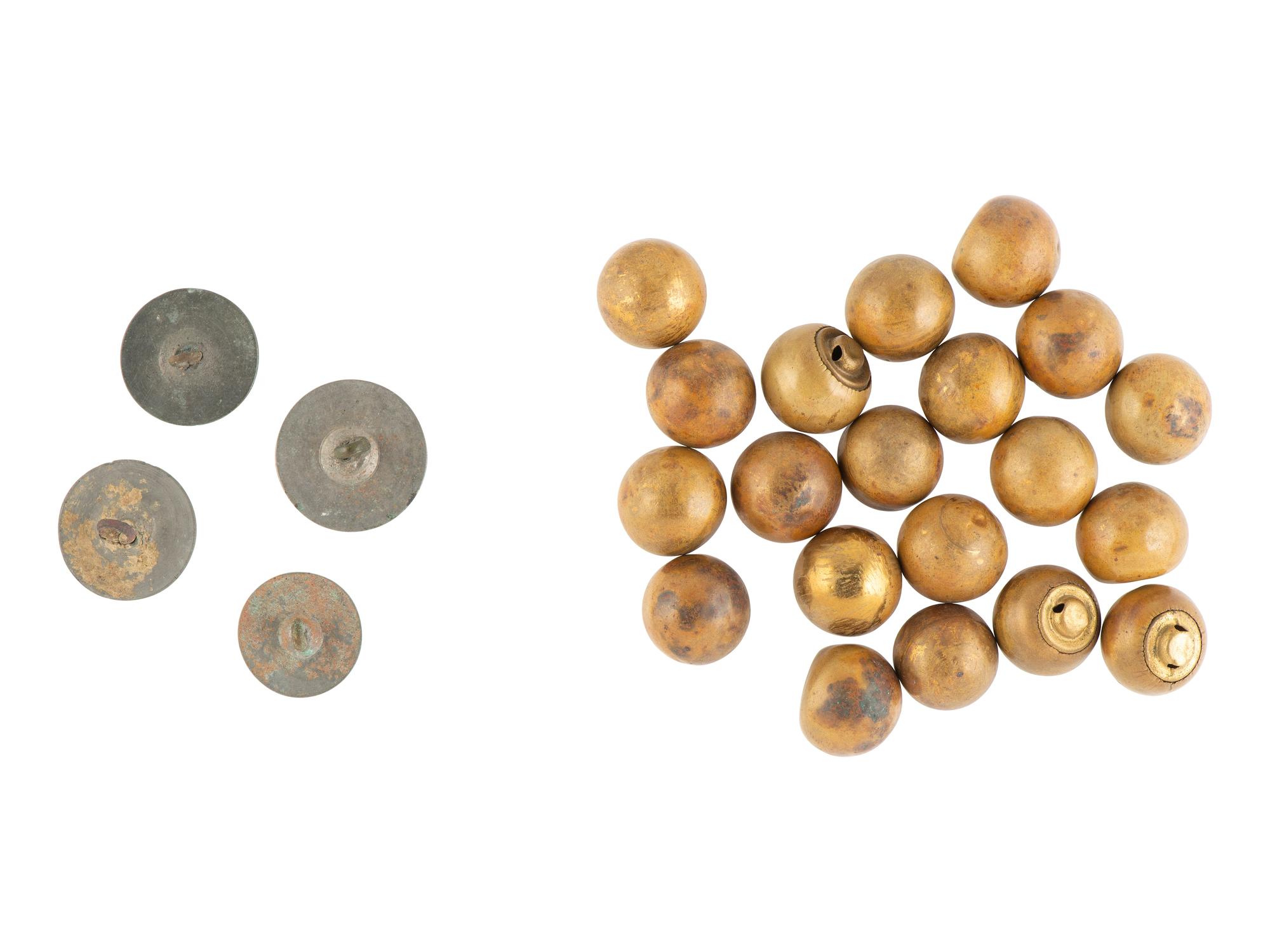 [MILITARIA]. 75+ miscellaneous buttons, mostly American, from the Estate of Carroll J. Delery III.