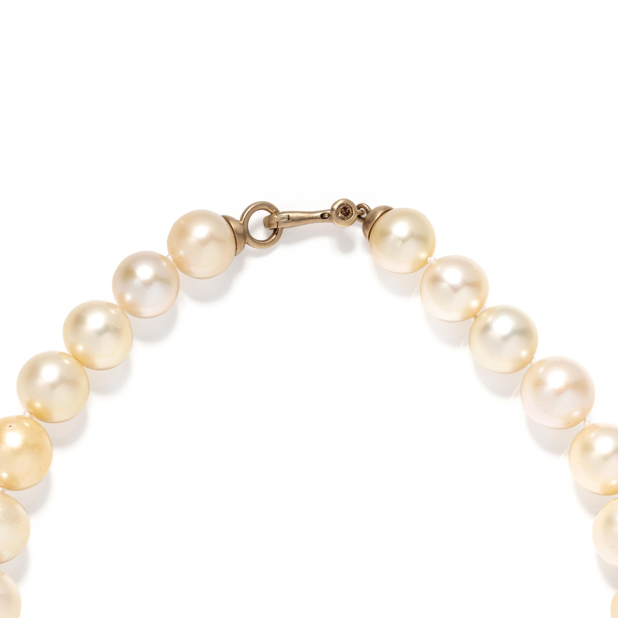 ANGELA PINTALDI, CULTURED SOUTH SEA PEARL NECKLACE