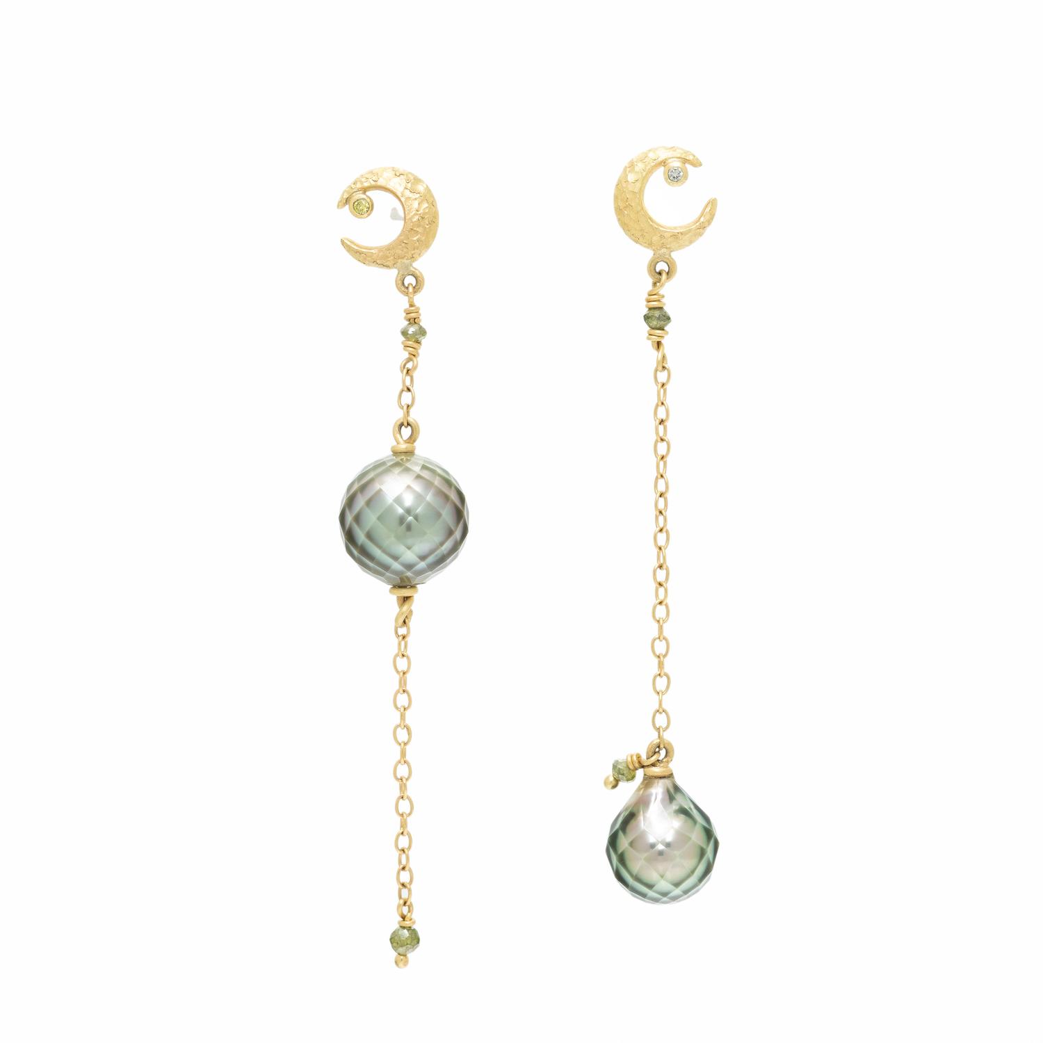 FACETED GREY CULTURED PEARL AND YELLOW GOLD EARRINGS