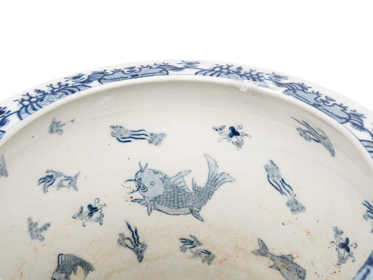 Two Chinese Export Porcelain Jardinières