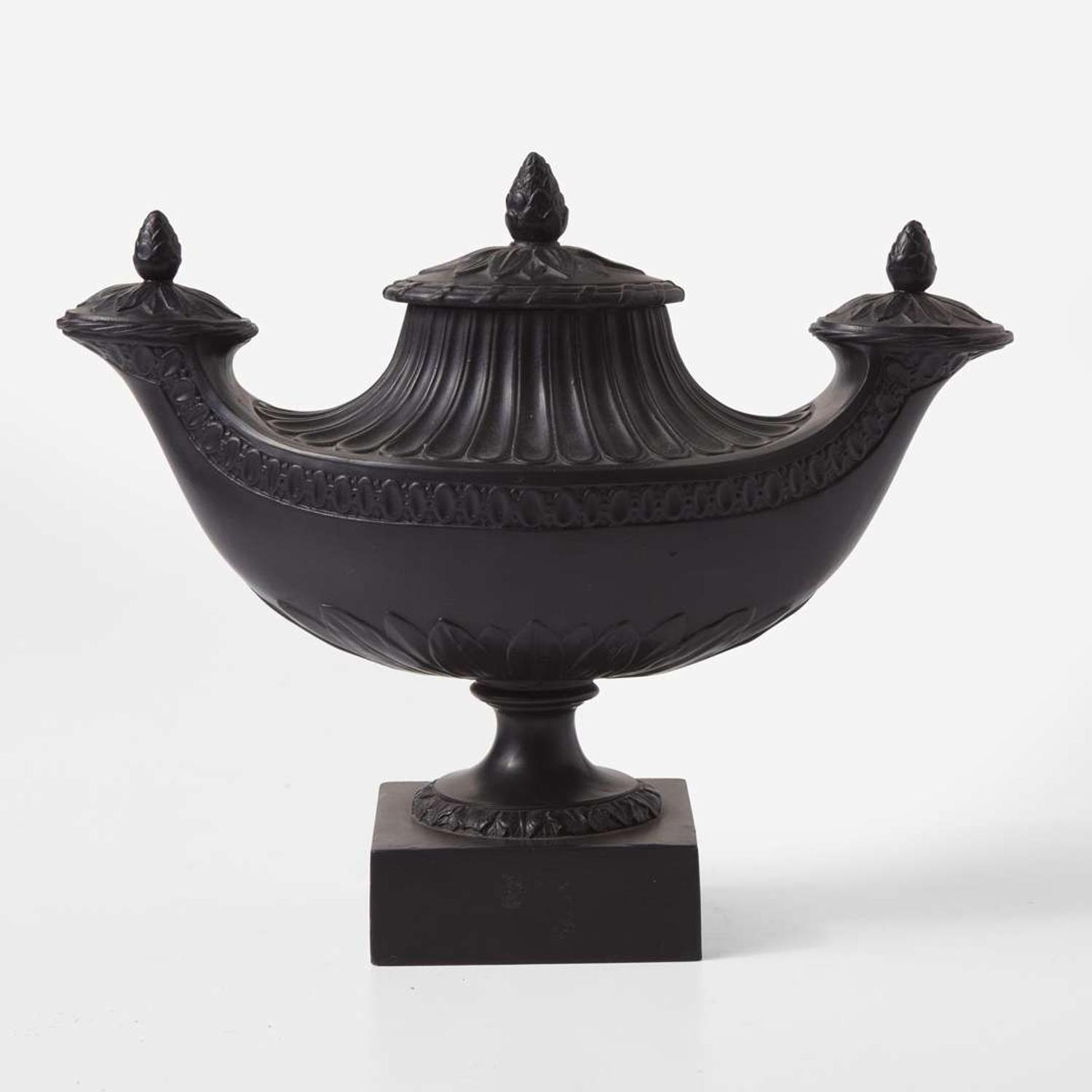 A Wedgwood & Bentley Black Basalt Double Oil Lamp UK, 1770s