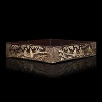 A Chinese Mother of Pearl Inlaid Lacquer Box, Ming Dynasty, 16th/17th Century — 明晚期 黑漆螺鈿行旅圖蓋盒