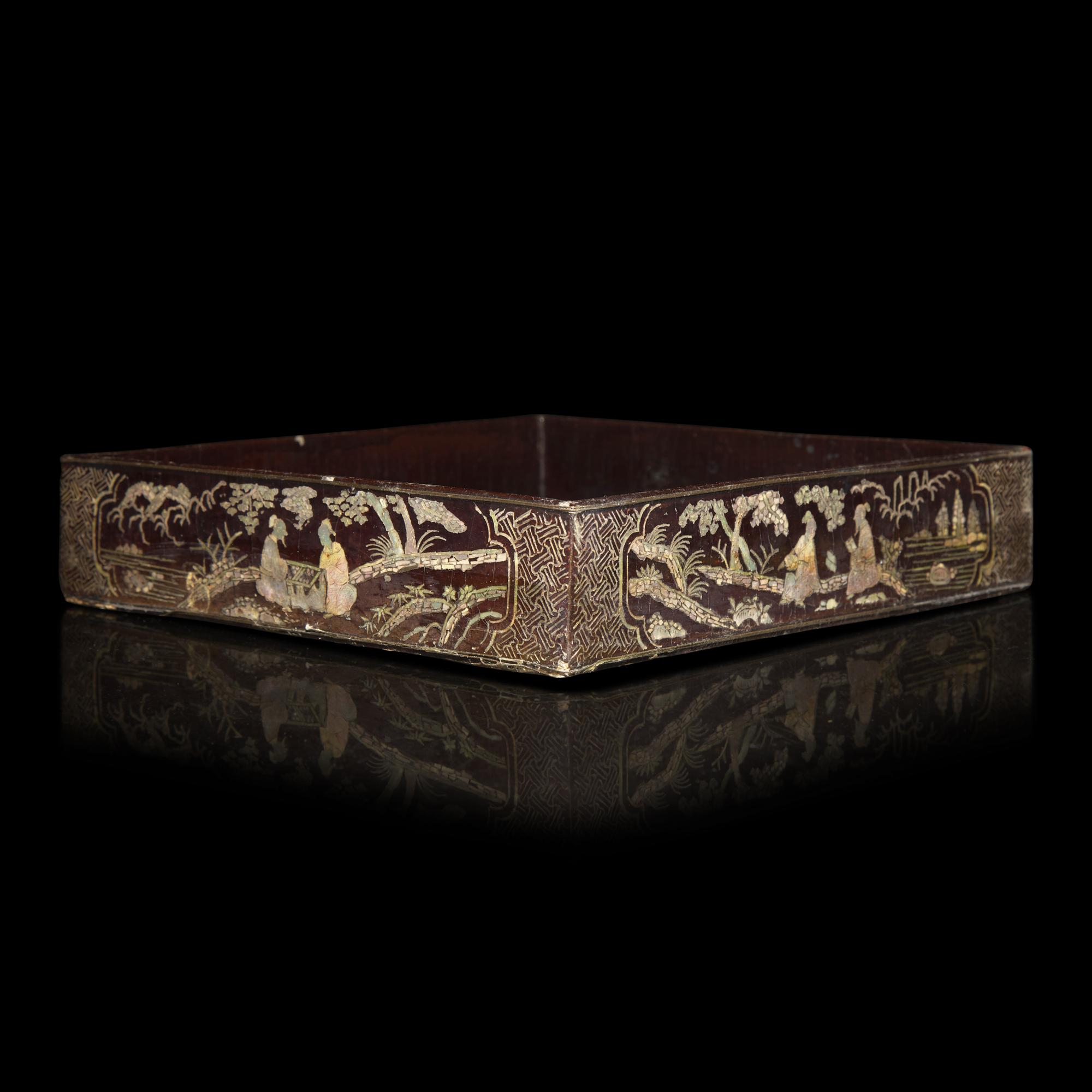 A Chinese Mother of Pearl Inlaid Lacquer Box, Ming Dynasty, 16th/17th Century — 明晚期 黑漆螺鈿行旅圖蓋盒