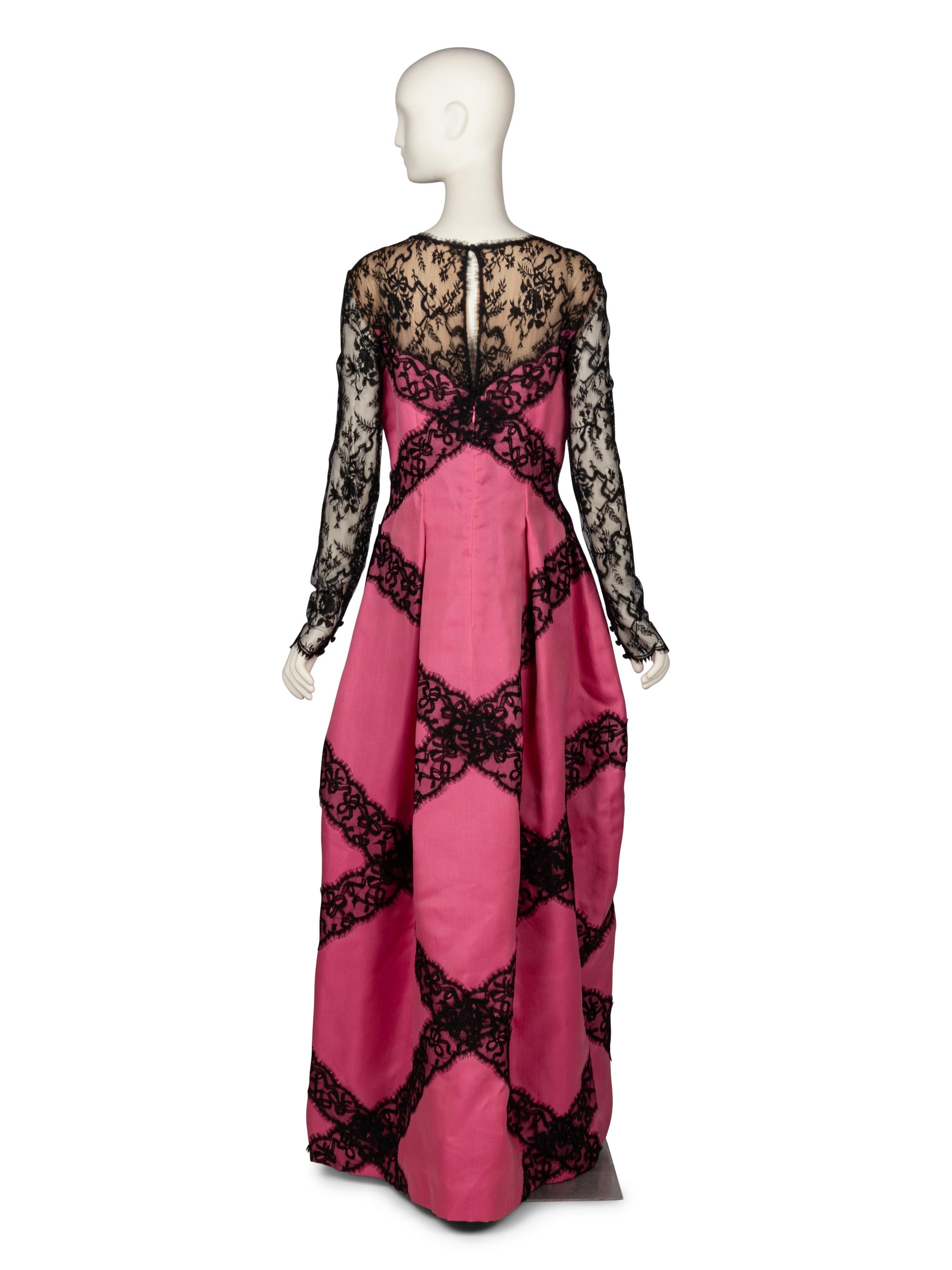 Bill Blass, Lace Gown