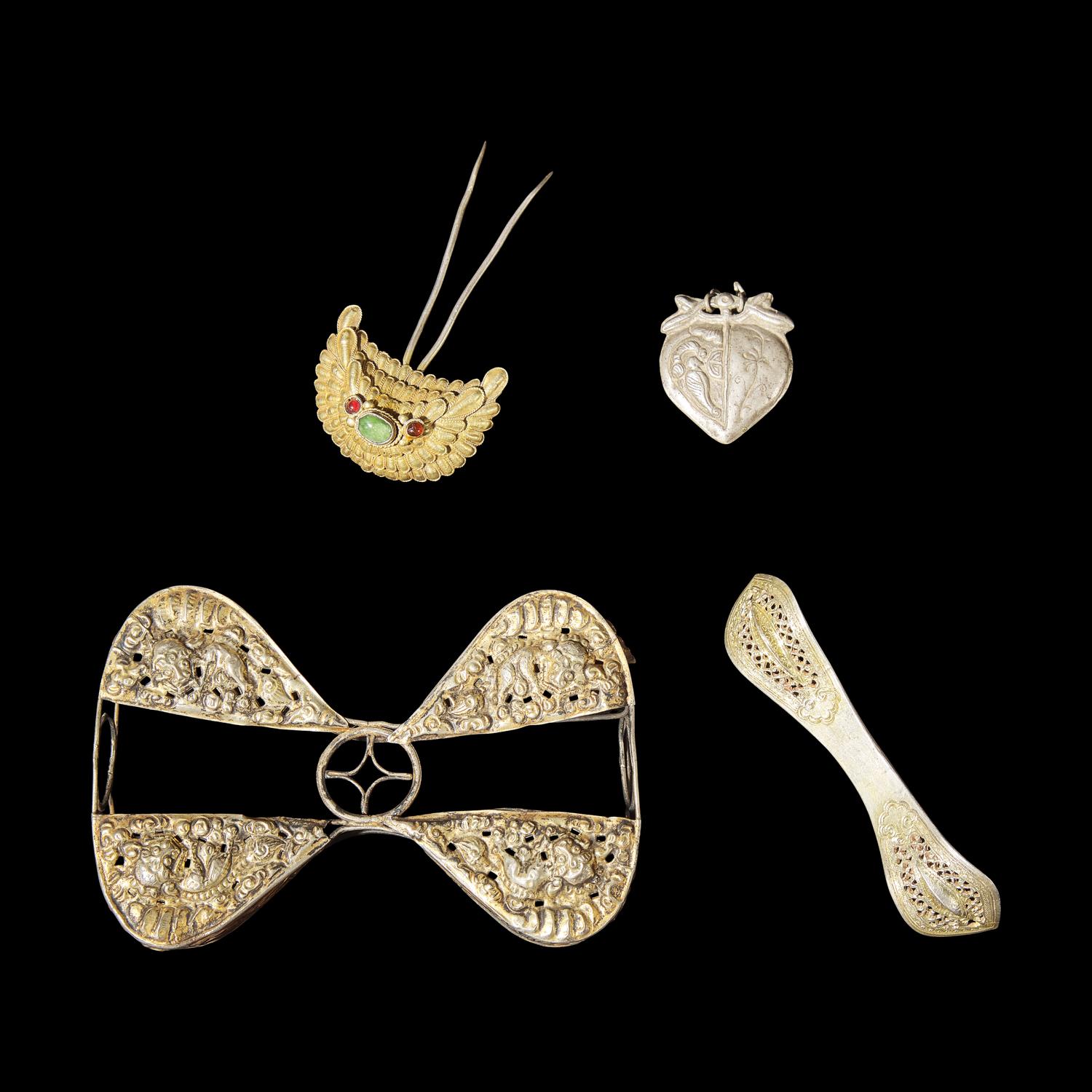 Four Chinese Gilt Silver and Silver Hair Ornaments, Qing Dynasty 清 銀鍍金如意双押发扁簪、嵌寶釵、佛獅紋髮飾及銀桃形帽飾