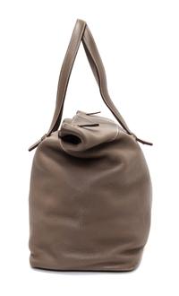 An Hermes Etoupe Leather Thar Travel Bag. 21.5" x 18" x 10".